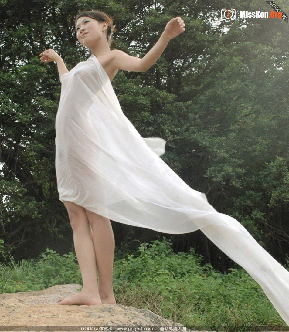Model Sun Di and Fang Fang tourist attraction body art - Photo 8
