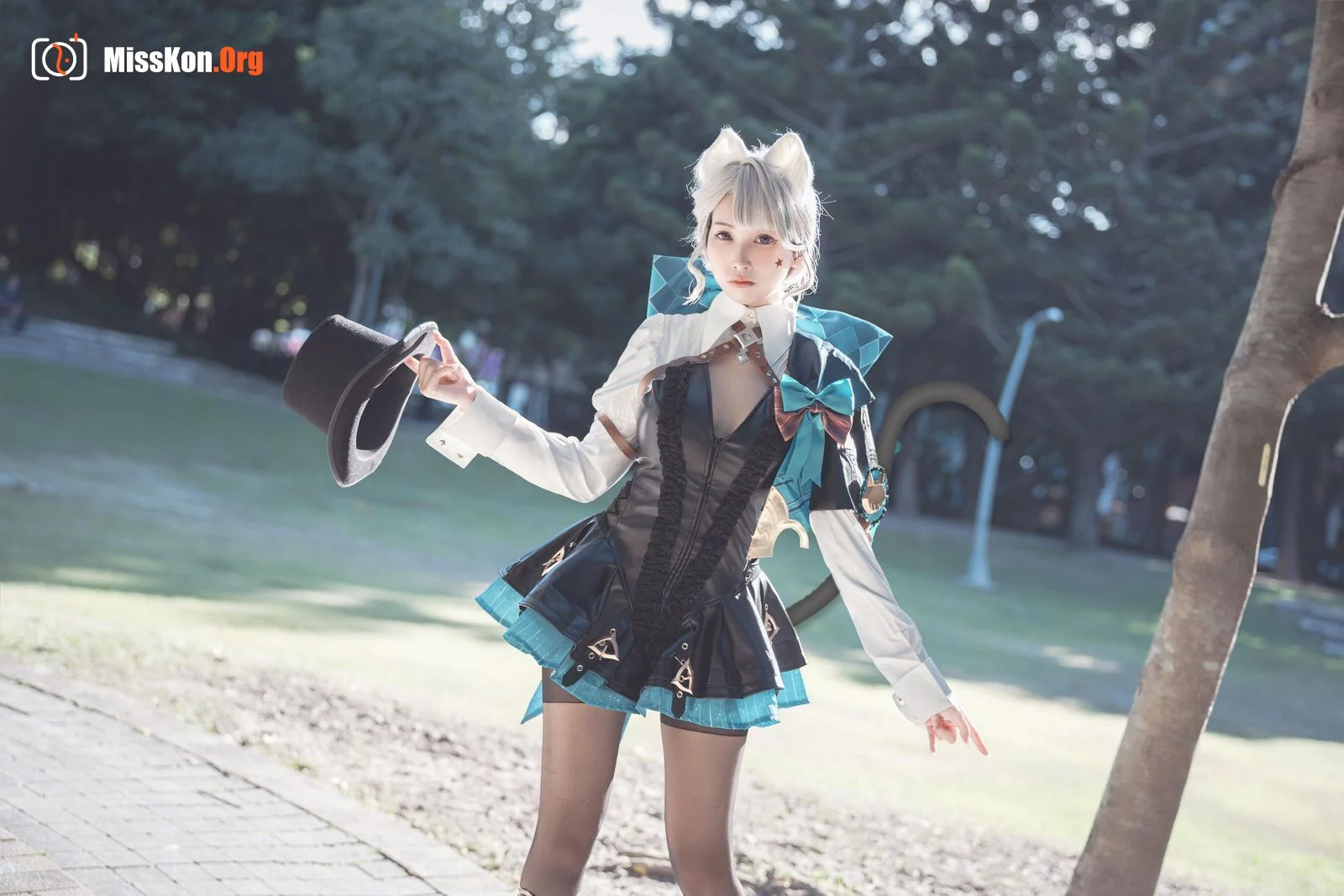 Momo "Genshin: Linnet's Erotic Magic Outdoor" - Photo 2