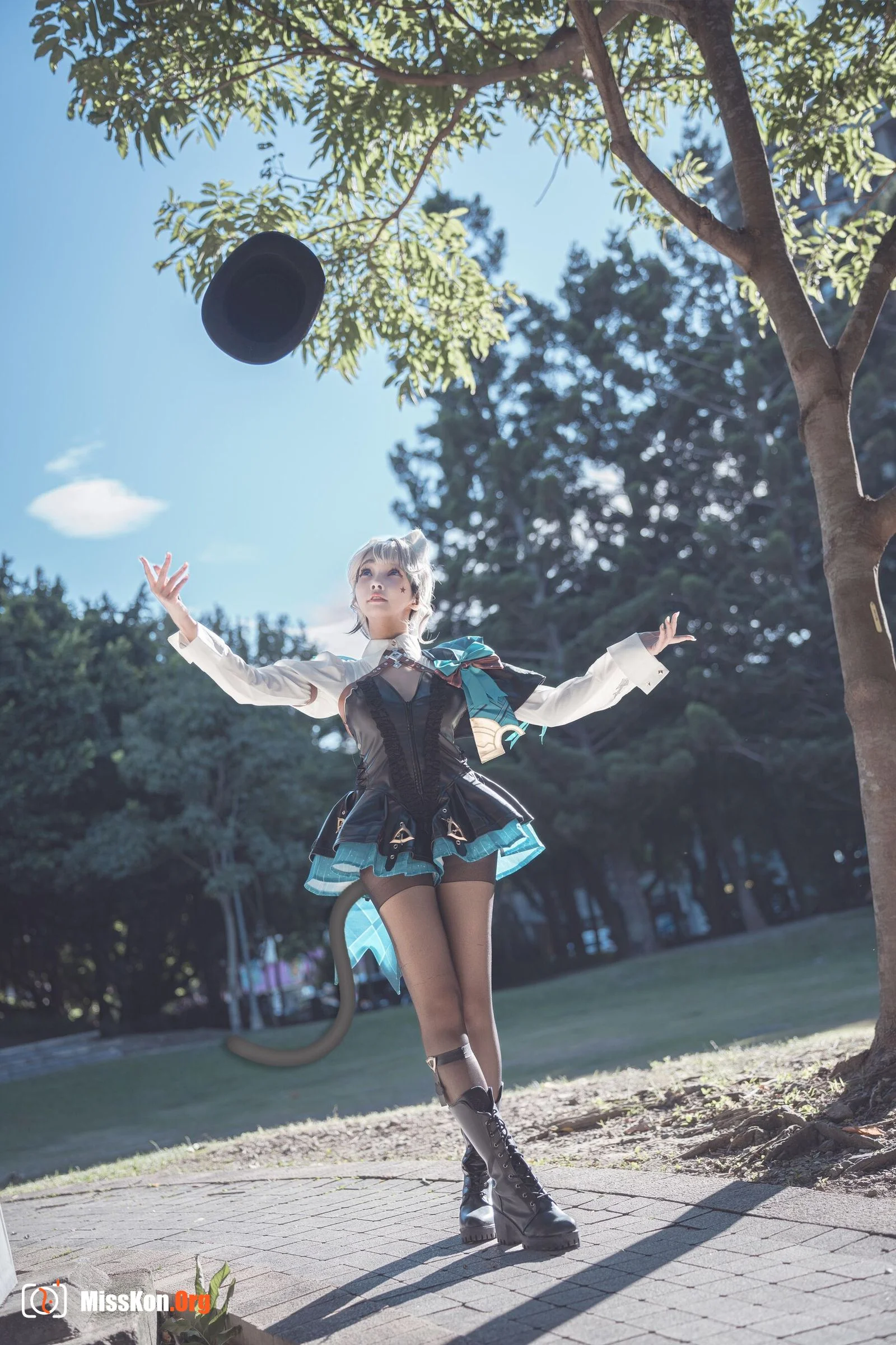 Momo "Genshin: Linnet's Erotic Magic Outdoor" - Photo 4