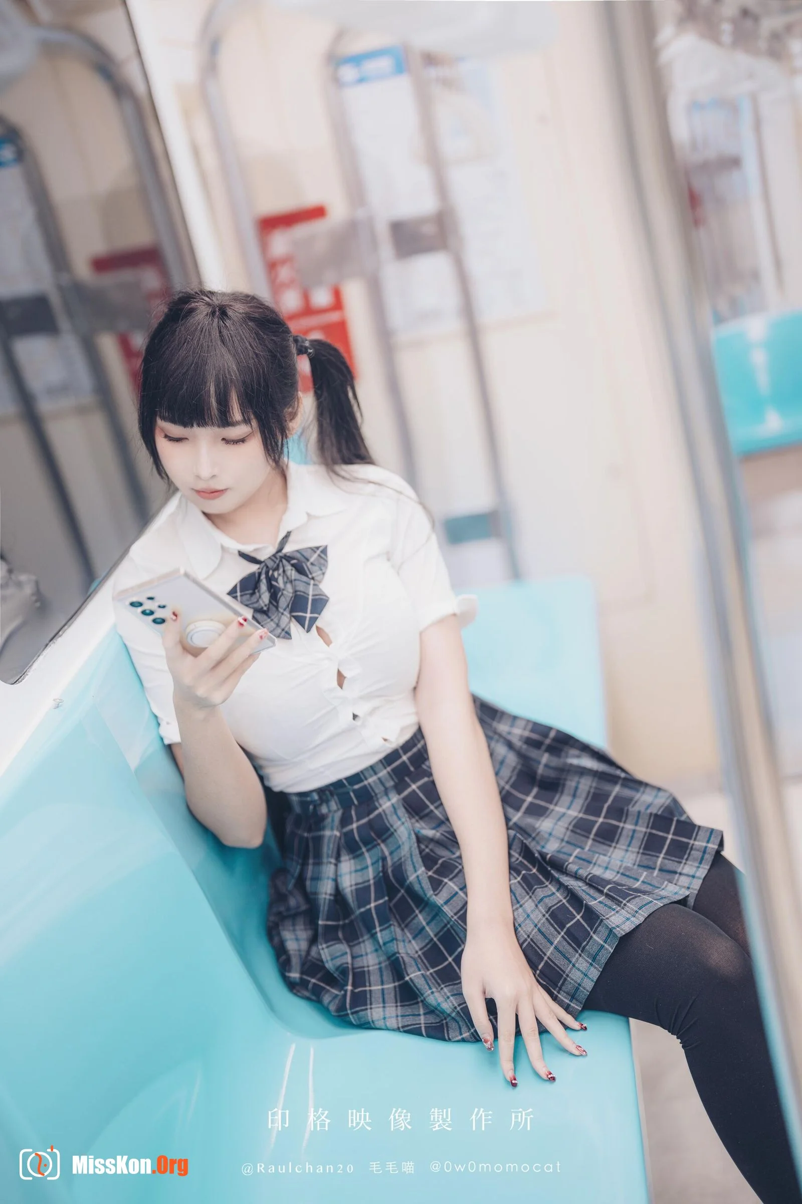 Momo "🚄 Train School Girl🆘" - Photo 3