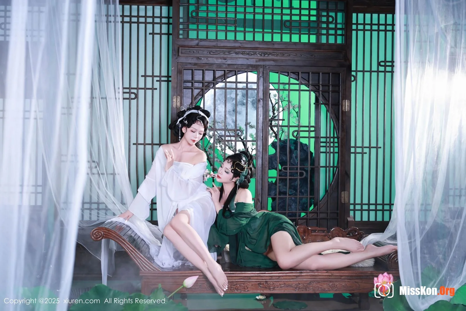 Multiple models - Photo 3