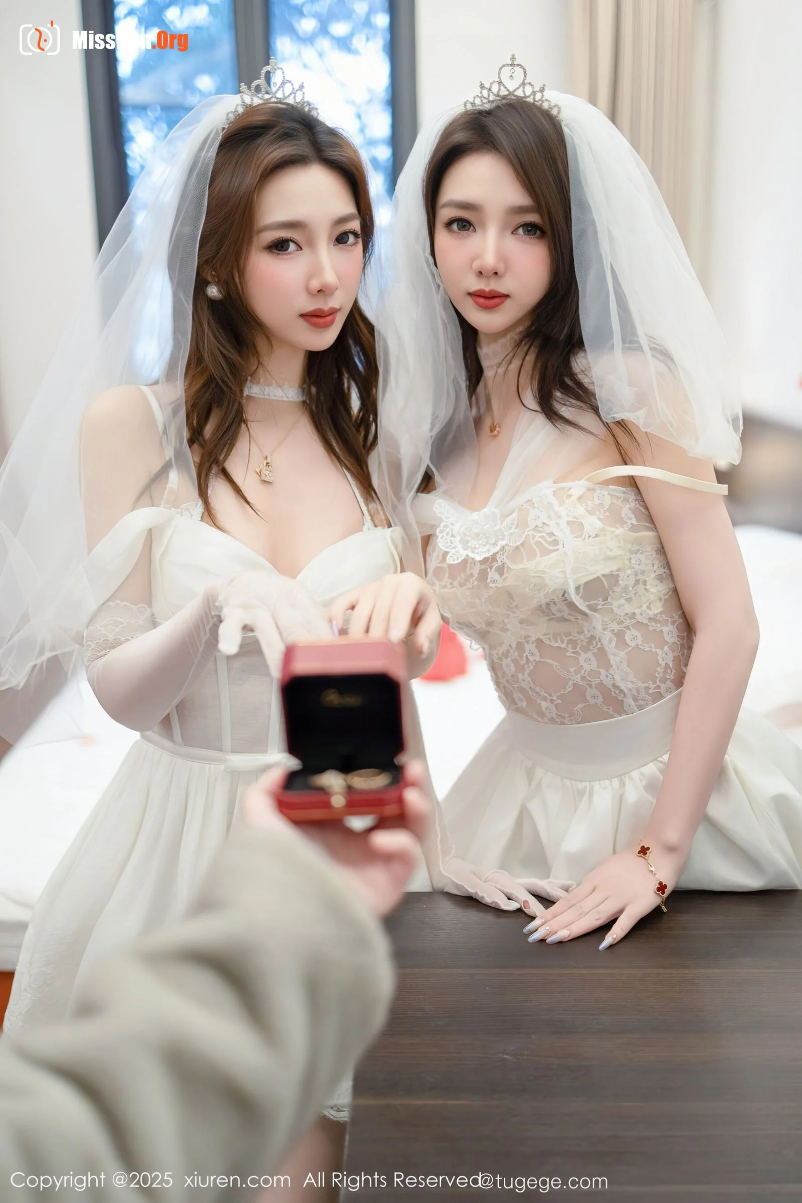 Multiple models - Photo 14