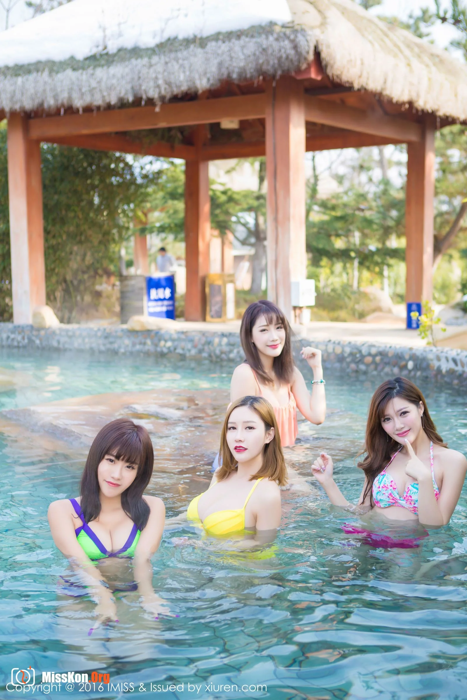 Multiple models - Photo 3