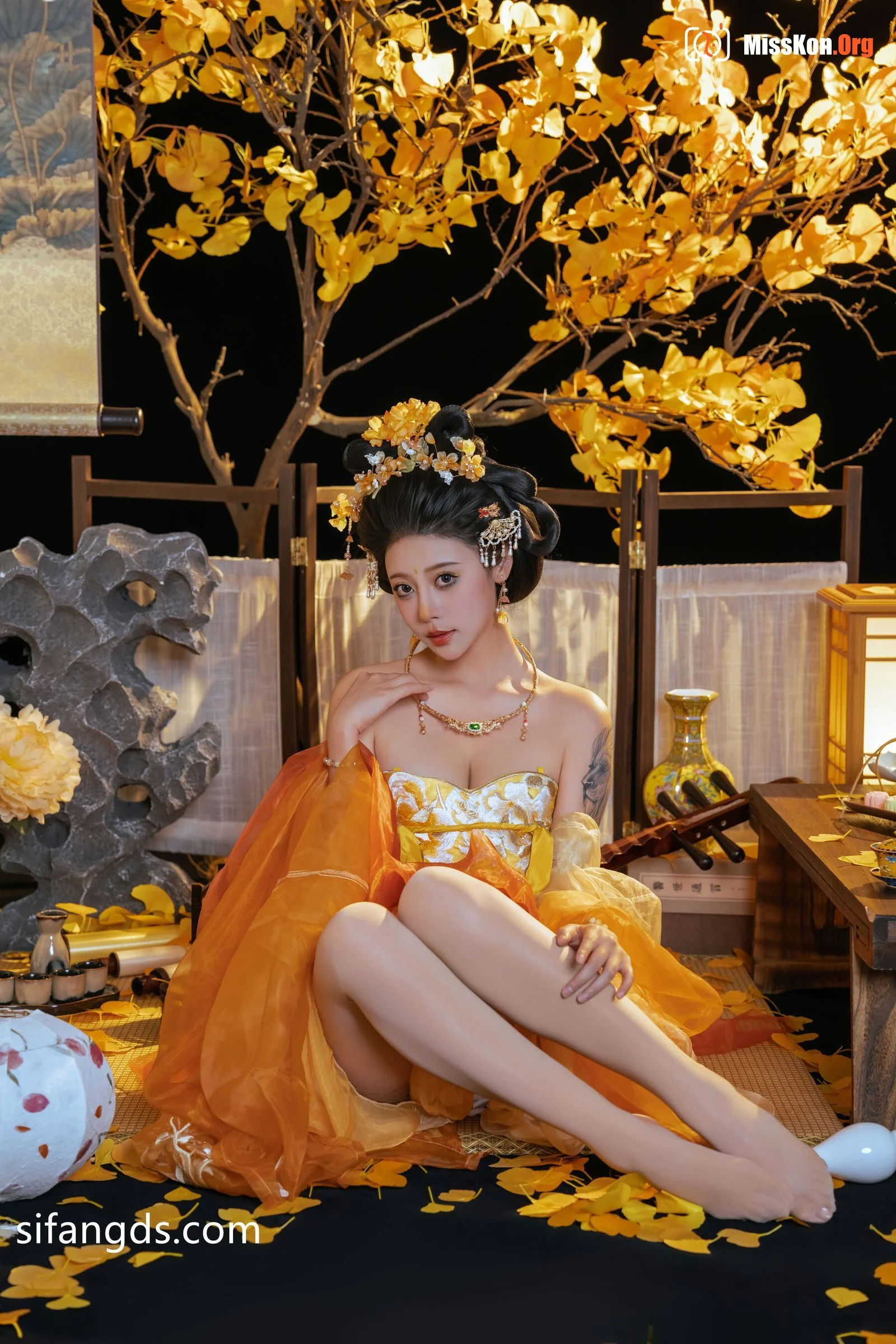 Nahi sauce nice: Gold Letter to the Moon - Photo 13
