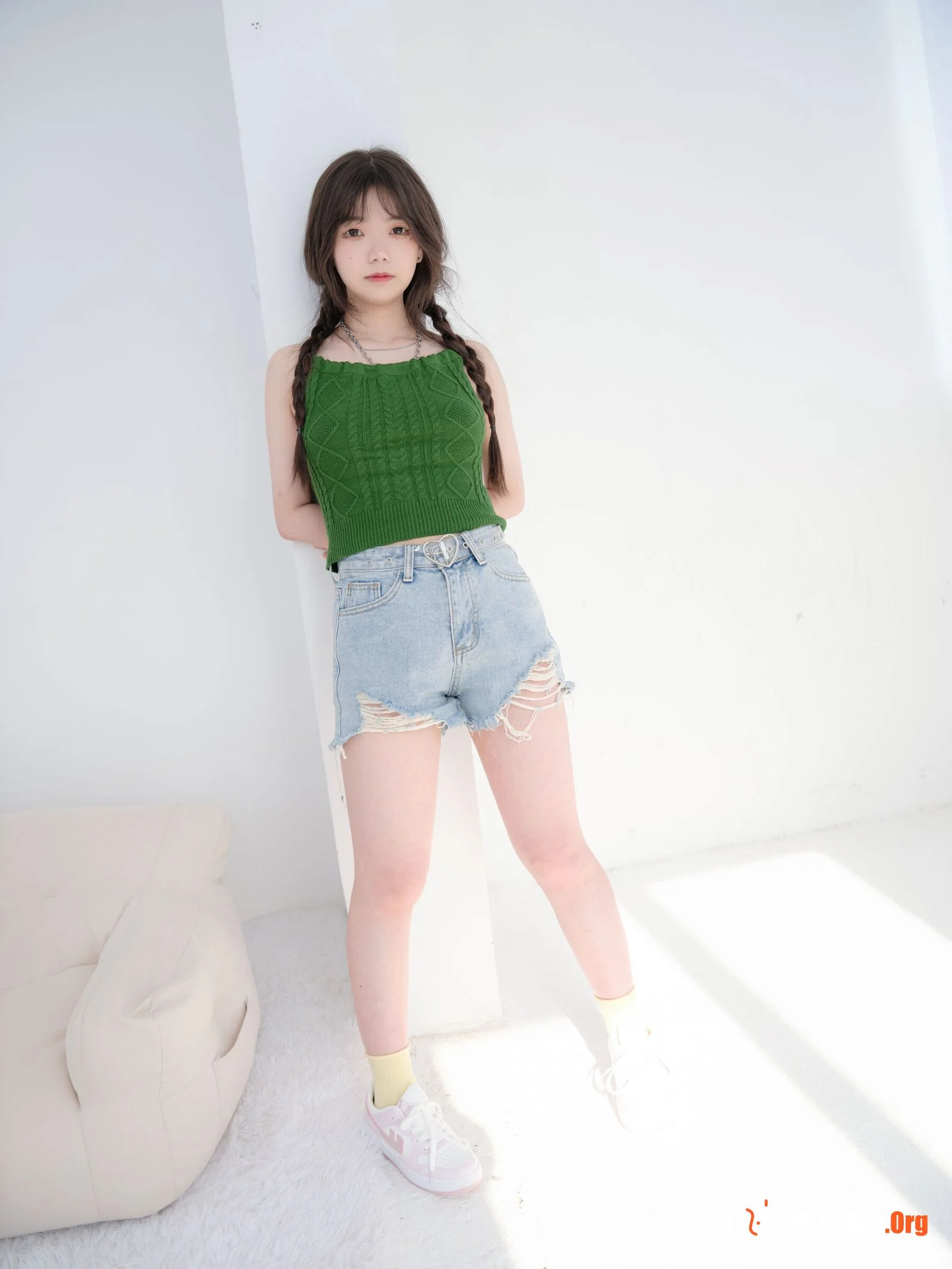 Nai Xi: Green vest - Photo 20