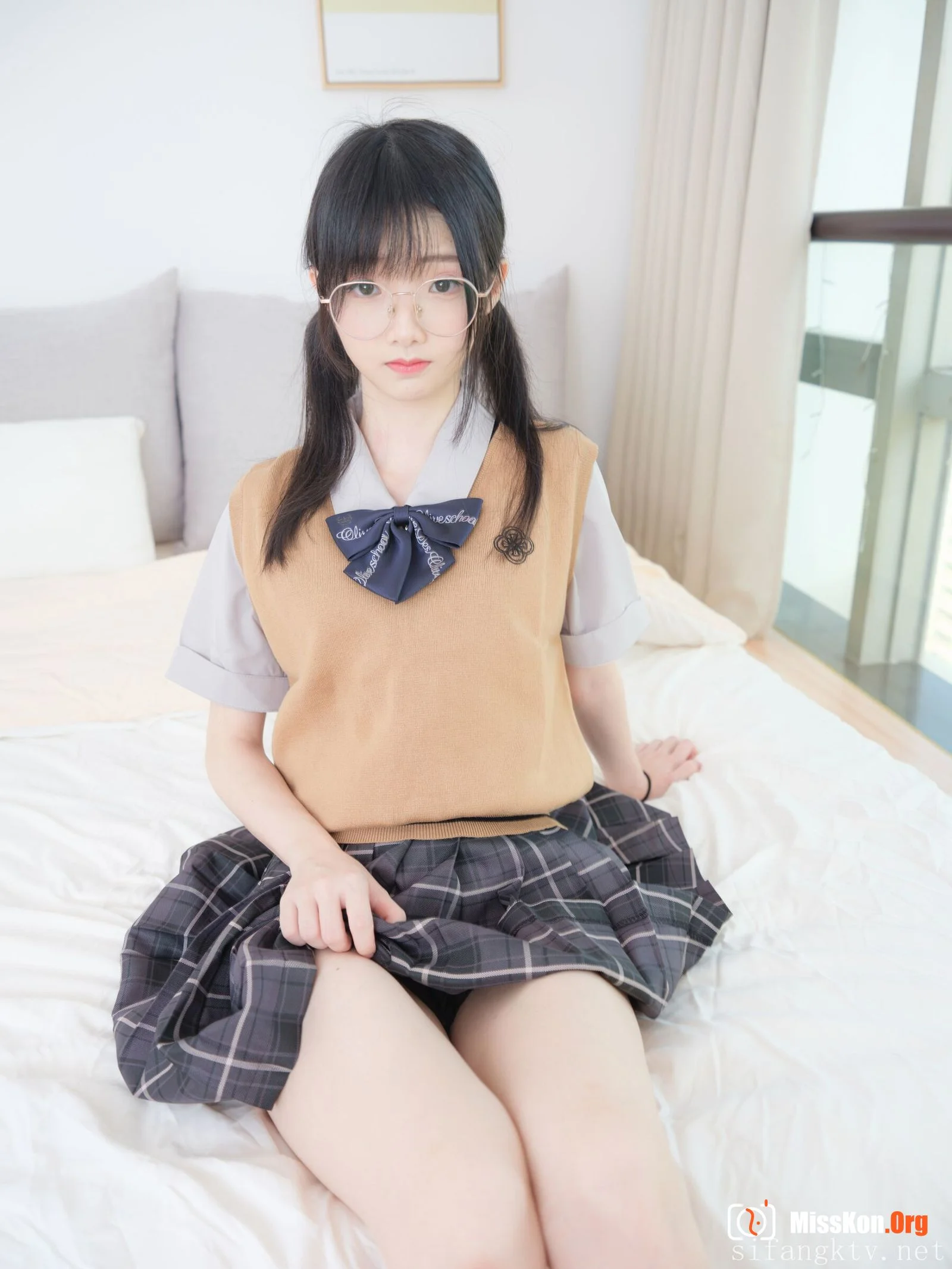 Nai Xi: JK - Photo 2