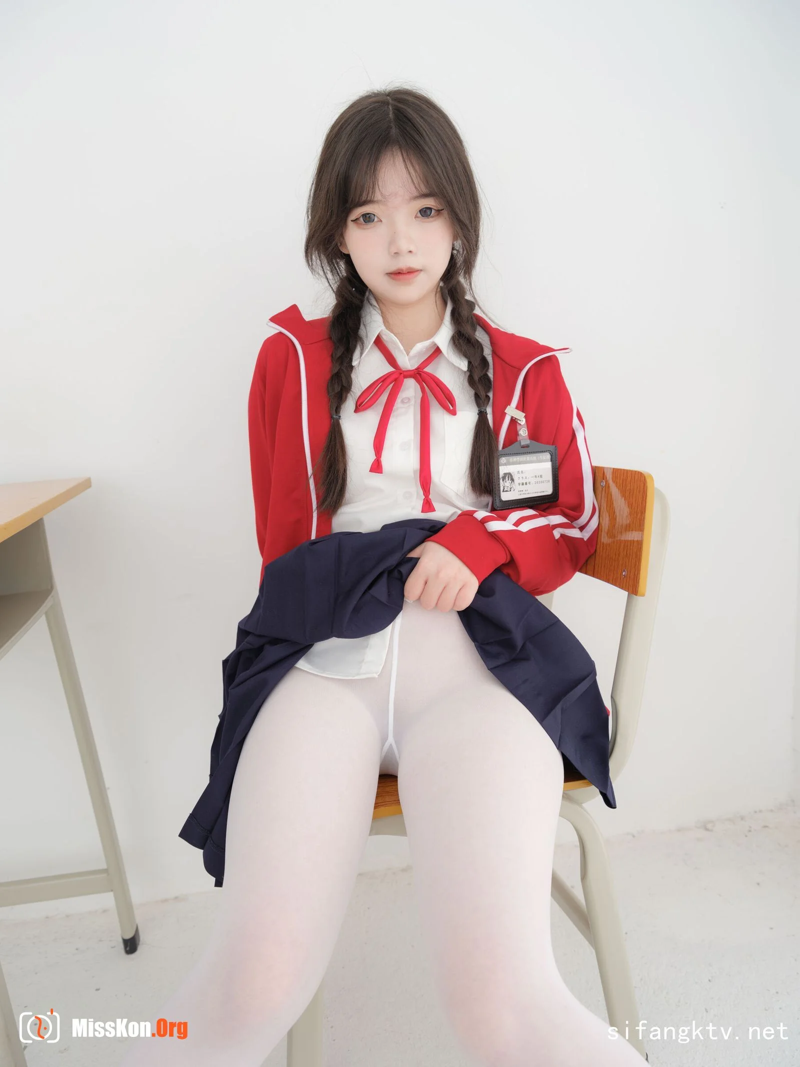 Nai Xi: Red school uniform - Photo 10