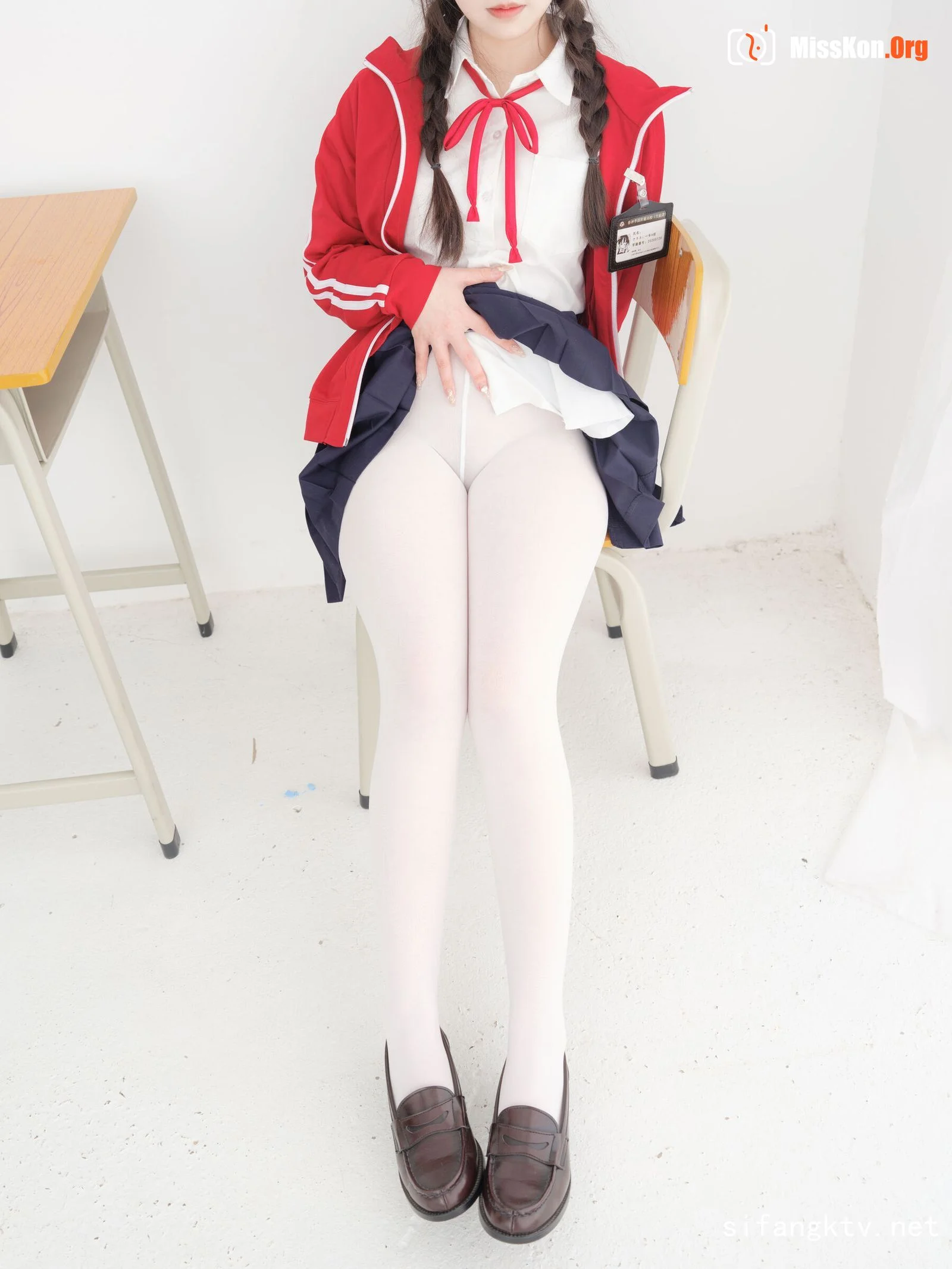 Nai Xi: Red school uniform - Photo 20