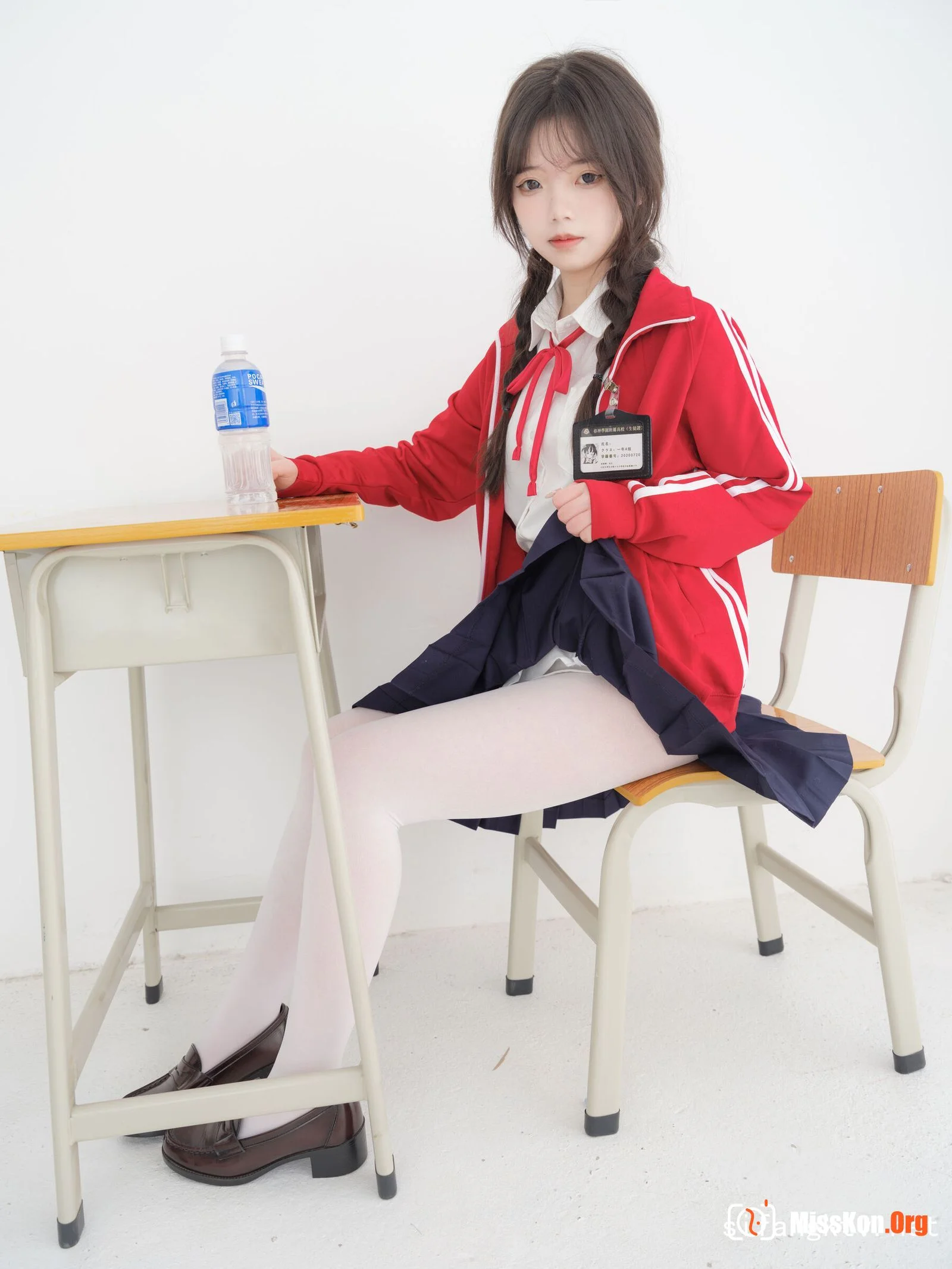 Nai Xi: Red school uniform - Photo 4
