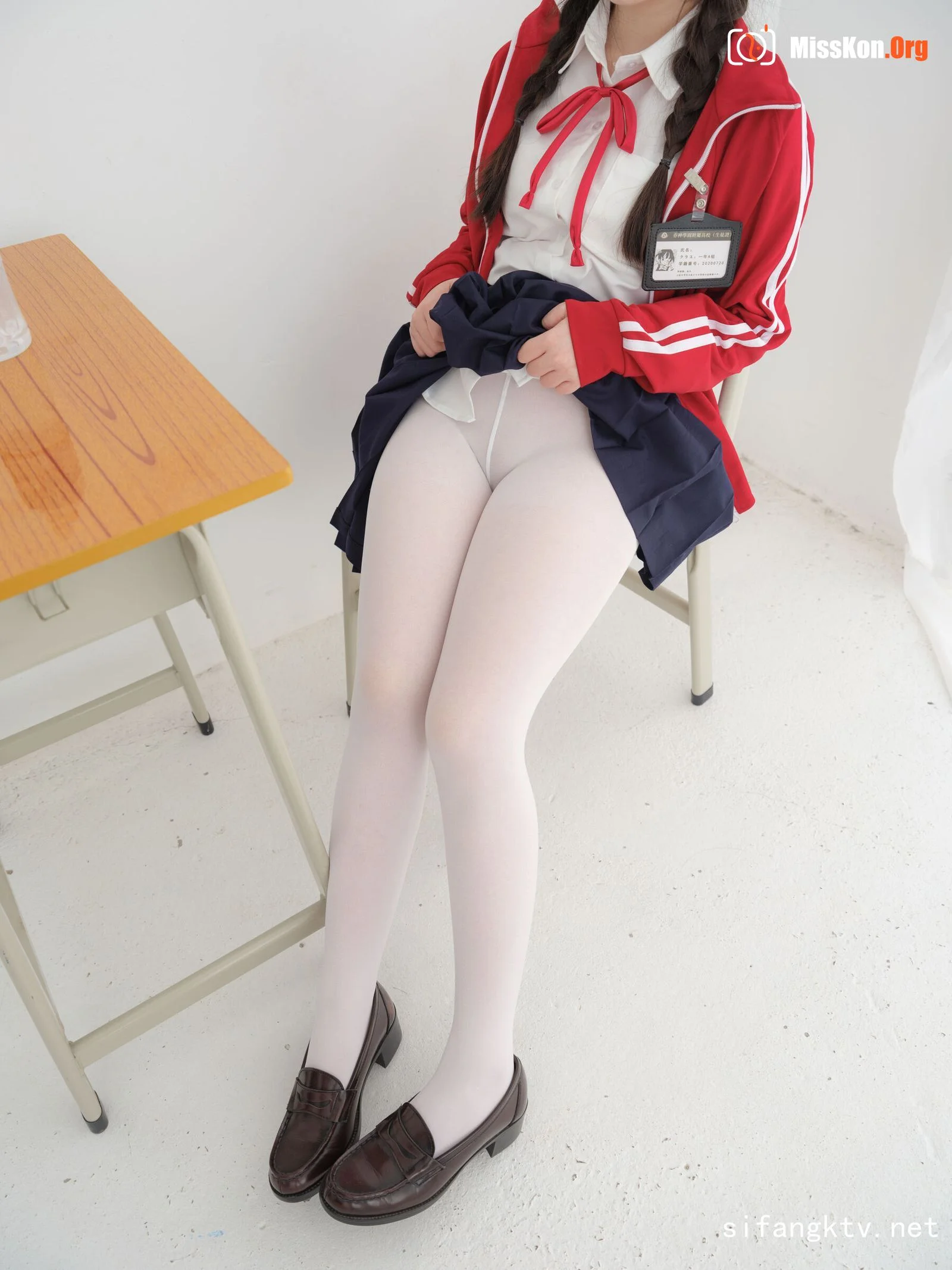 Nai Xi: Red school uniform - Photo 7