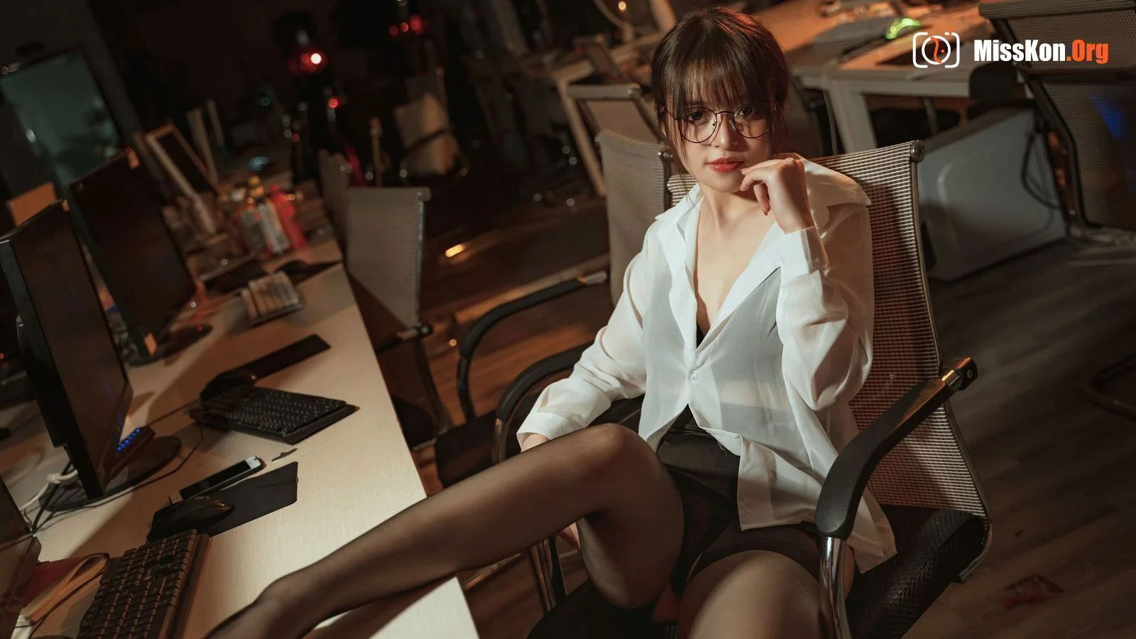 Nainai Rabbit: Office OL Desire Teacher - Photo 12