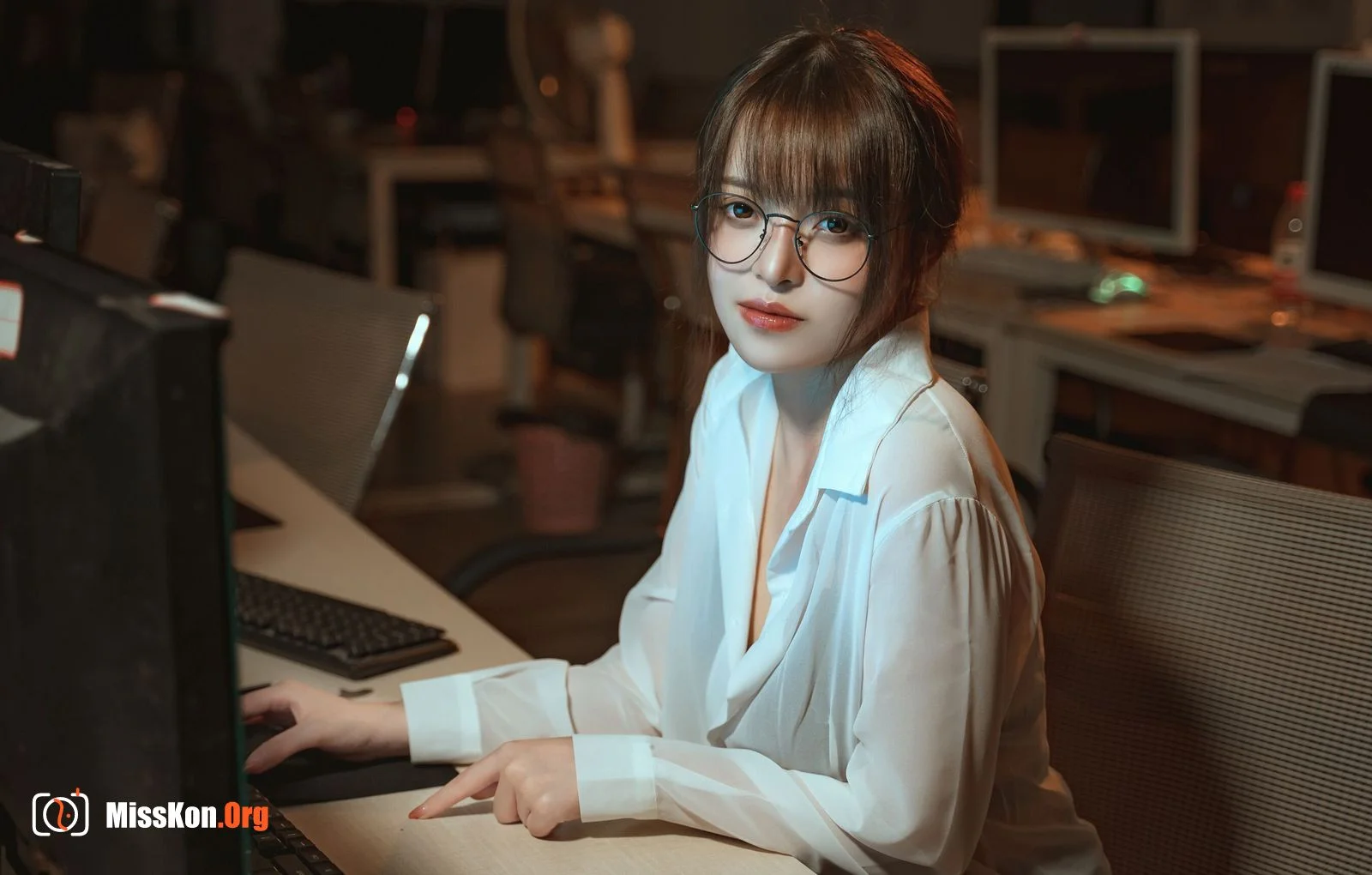 Nainai Rabbit: Office OL Desire Teacher - Photo 2