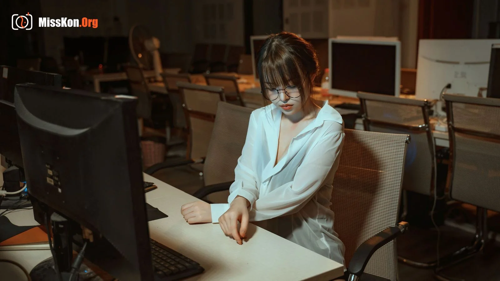 Nainai Rabbit: Office OL Desire Teacher - Photo 5