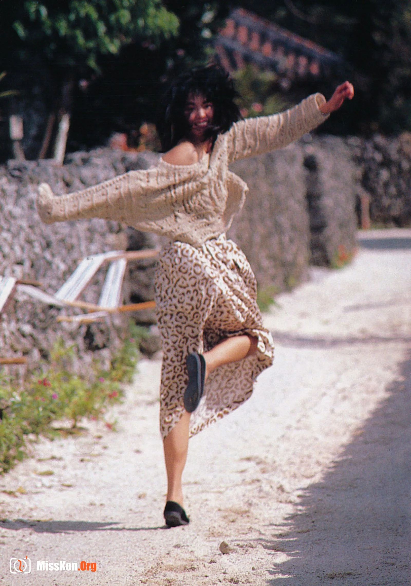 Natsuko Yamamoto & Isako Washio: Isako's Summer. Natsuko's Winter (1986-05-20) - Photo 11