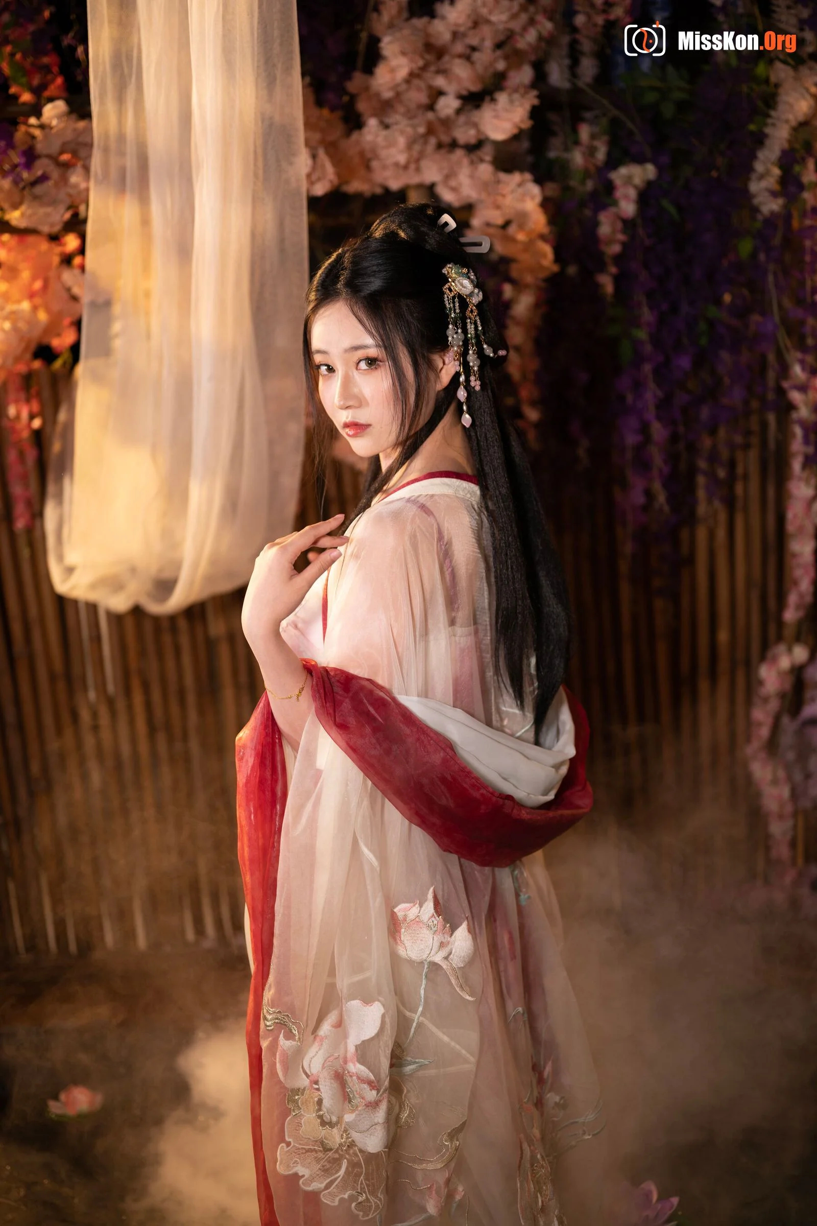Nian Nian: Lotus flower emerging from water - Photo 17