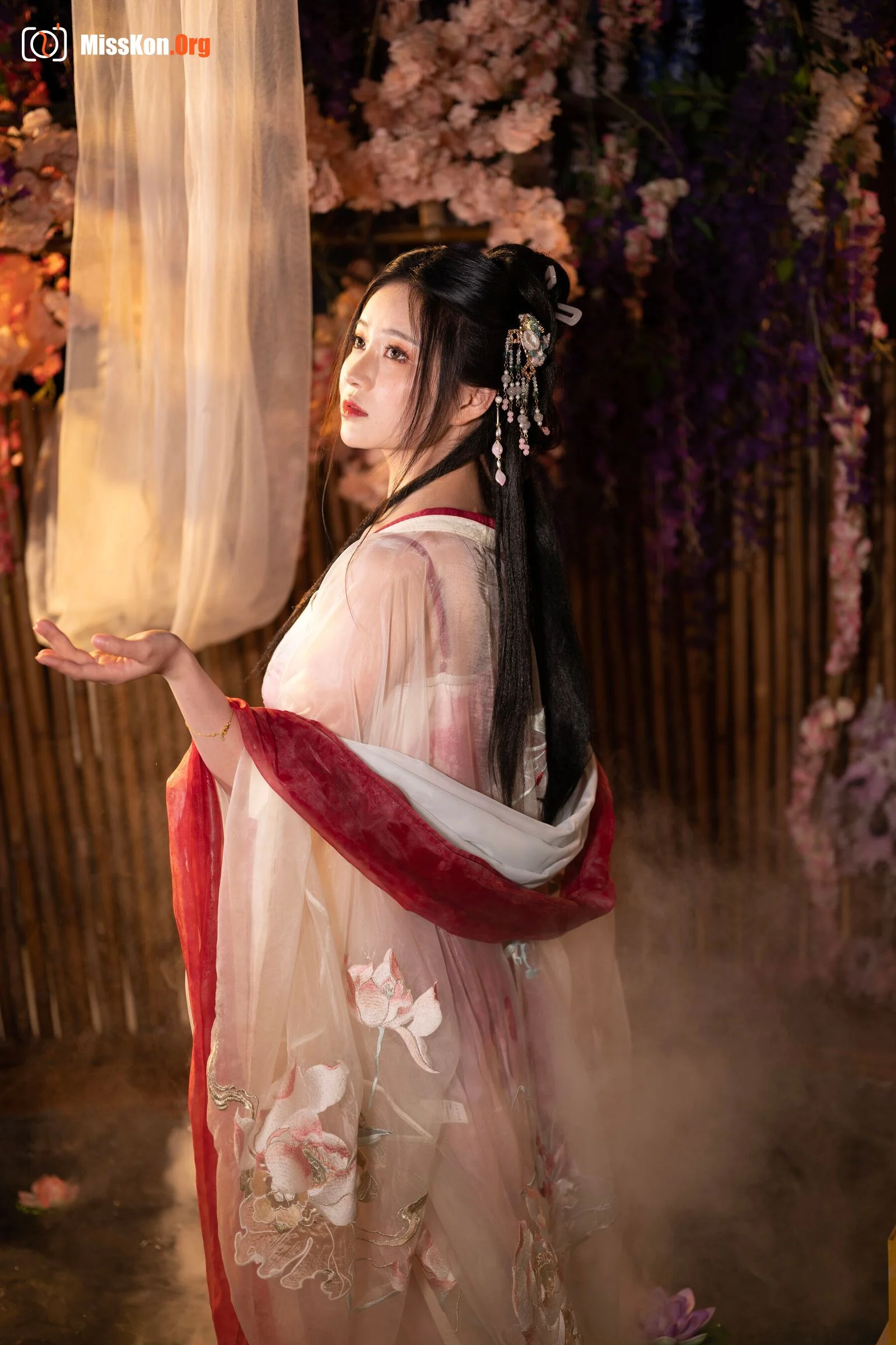 Nian Nian: Lotus flower emerging from water - Photo 18