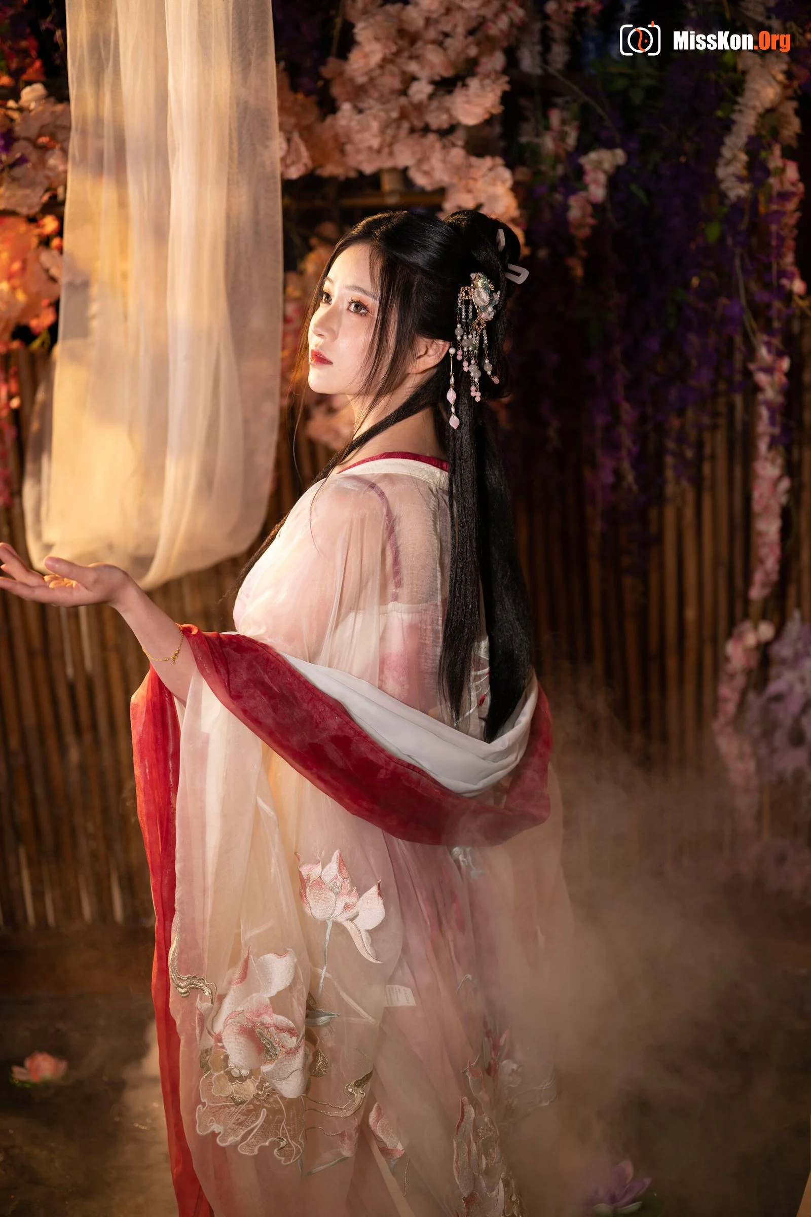 Nian Nian: Lotus flower emerging from water - Photo 19