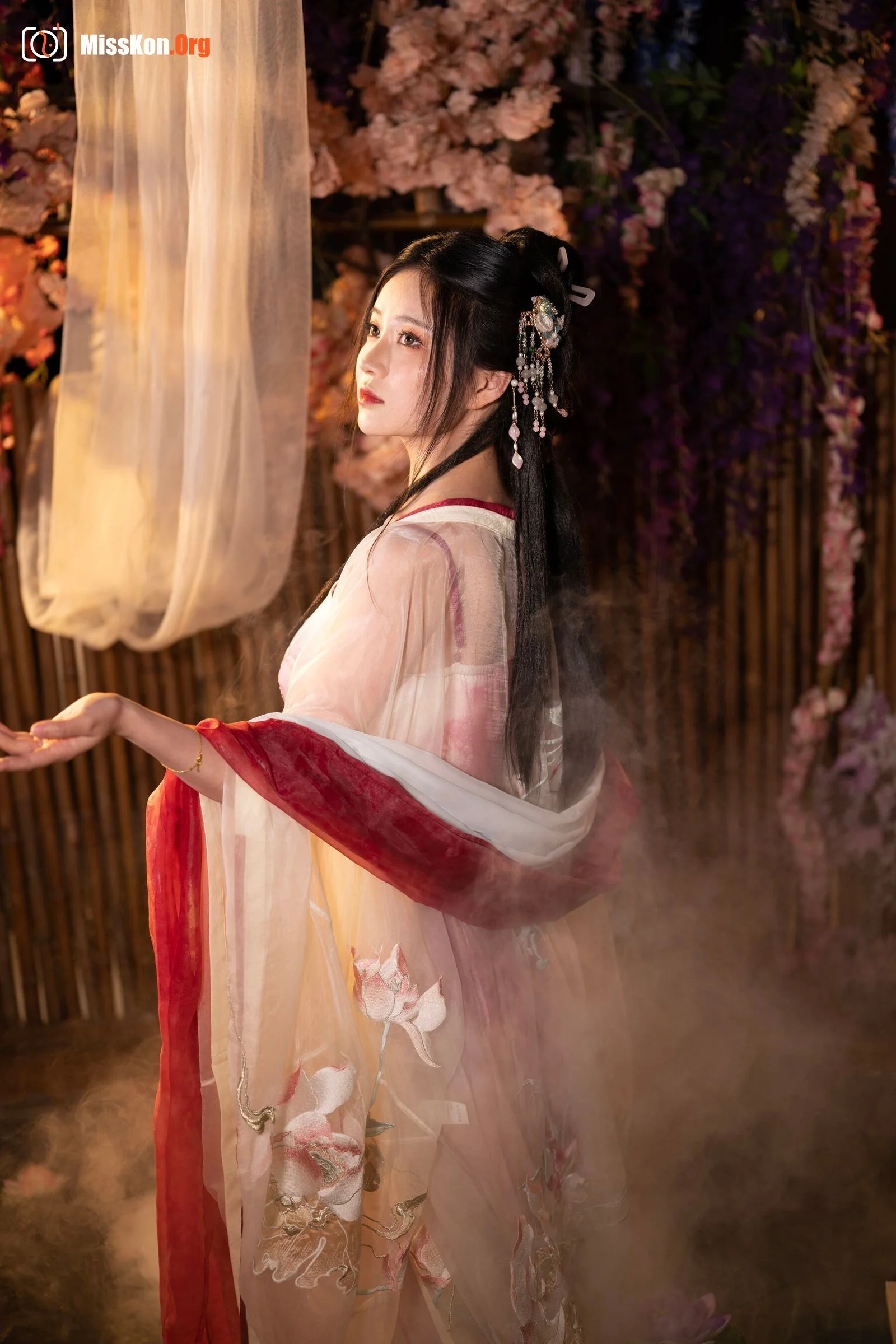 Nian Nian: Lotus flower emerging from water - Photo 20