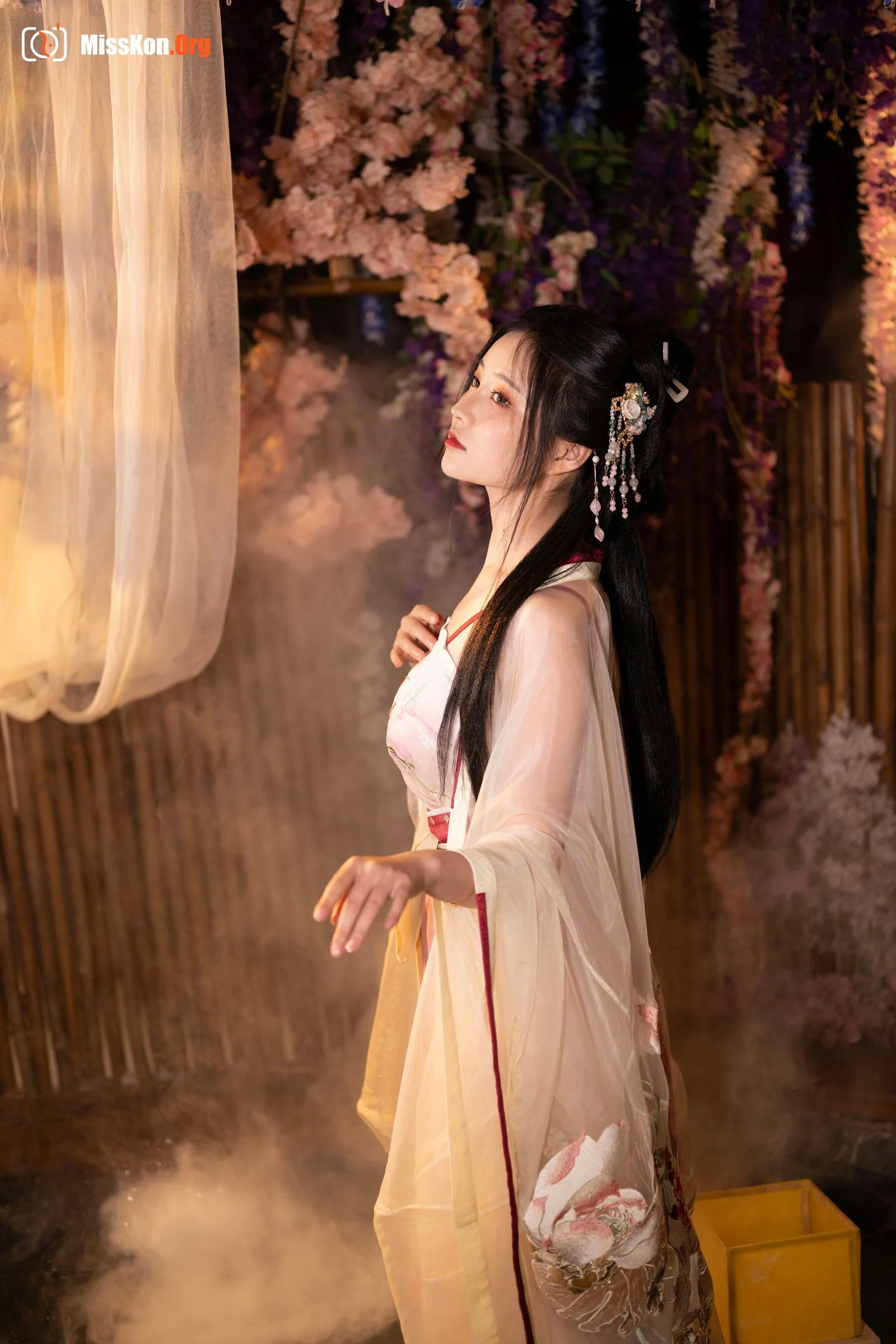 Nian Nian: Lotus flower emerging from water - Photo 3