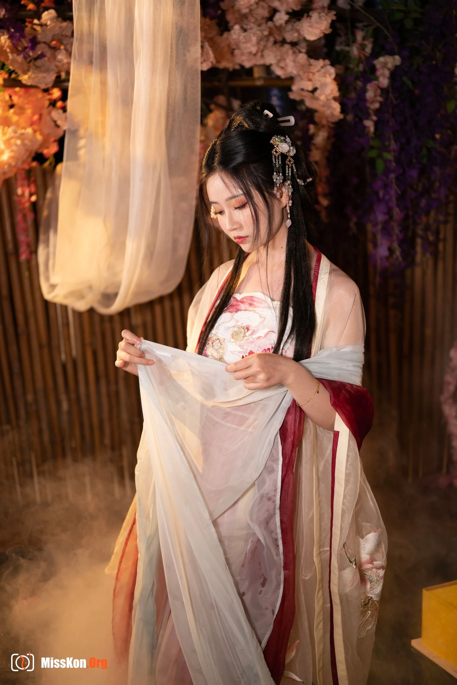 Nian Nian: Lotus flower emerging from water - Photo 4