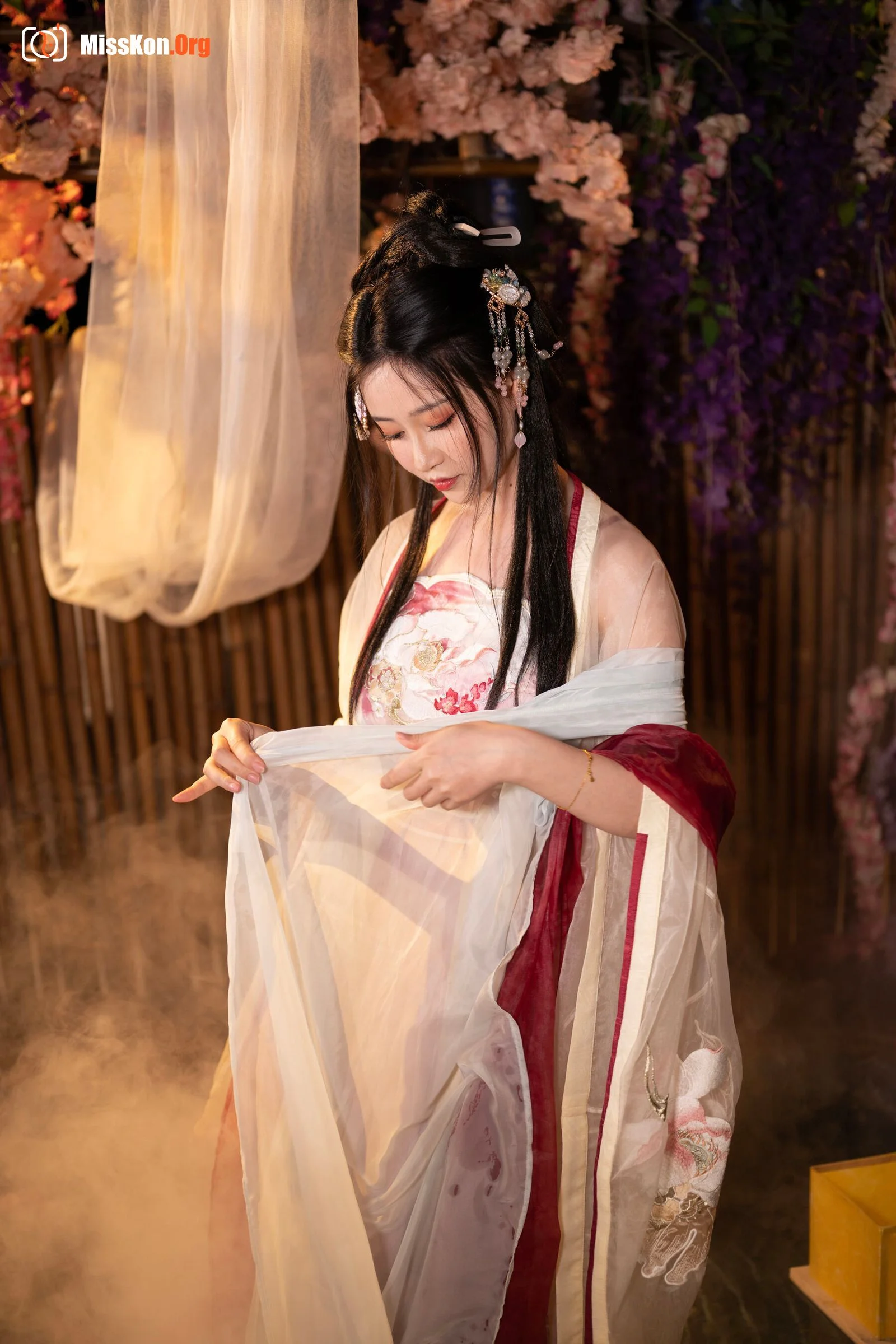 Nian Nian: Lotus flower emerging from water - Photo 5