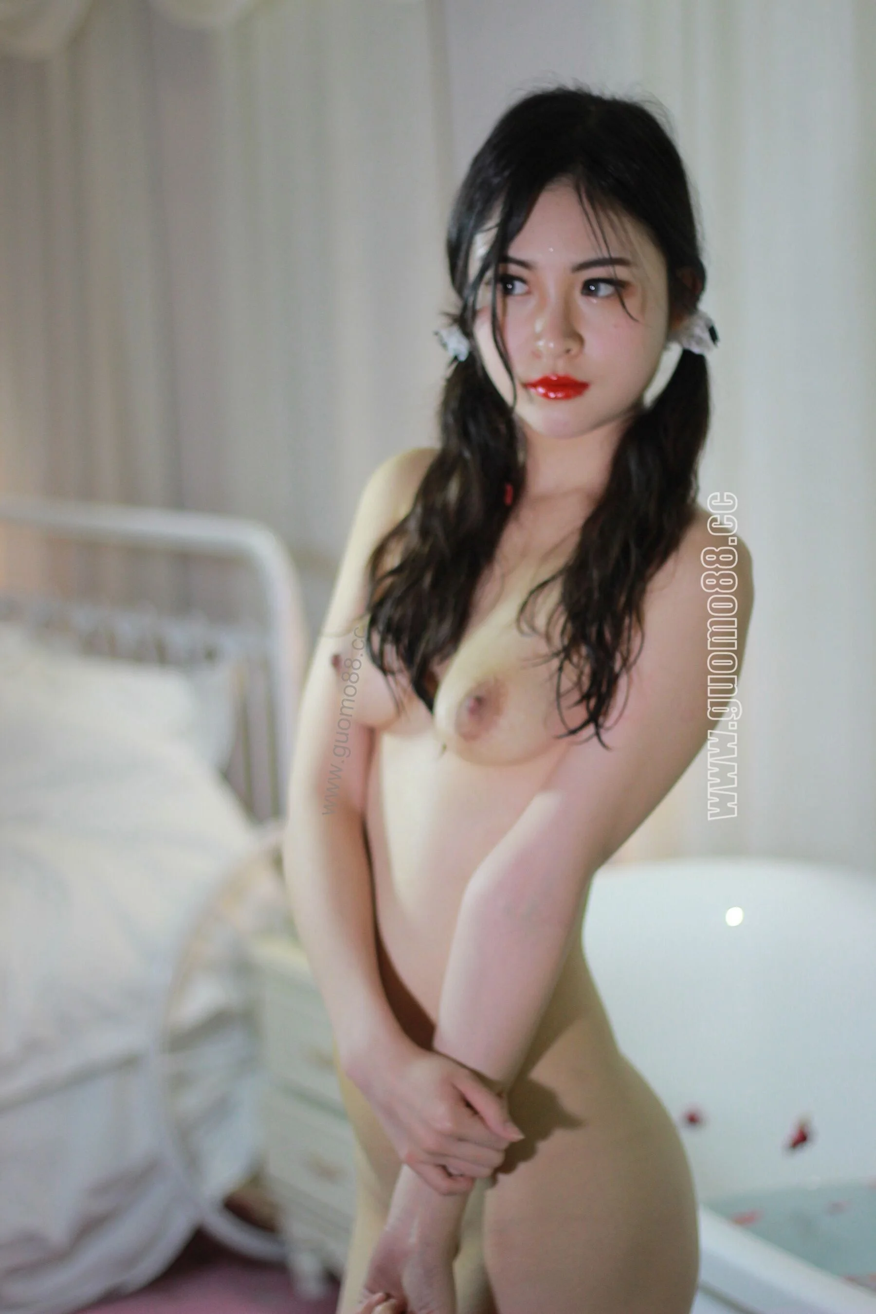 Nude photo set of Chinese model: (2017-03-13)