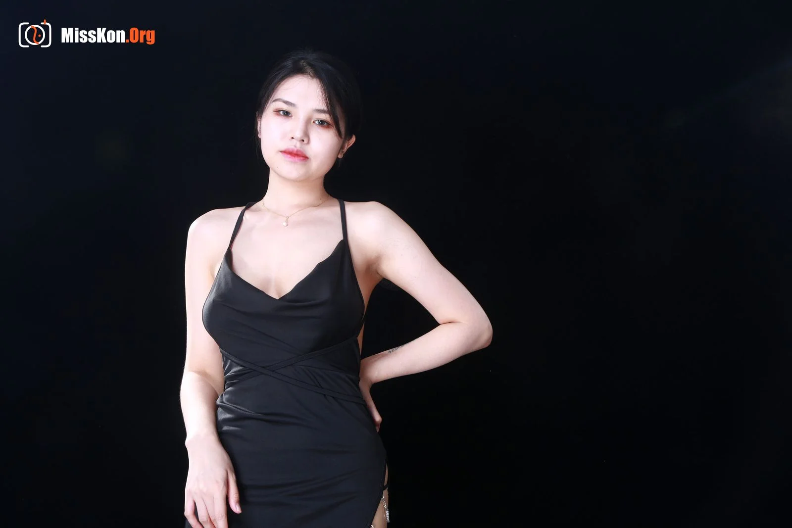 Nude photo set of Chinese model: Alu - Photo 2