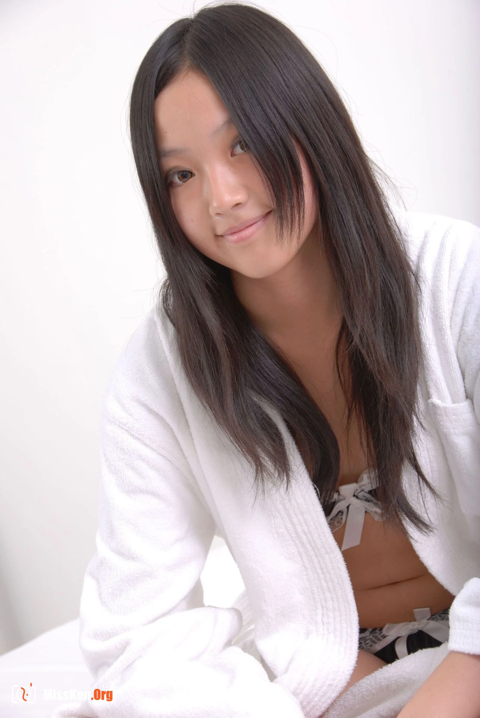 Nude photo set of Chinese model: Bingbing (2009-05-01) - Photo 2