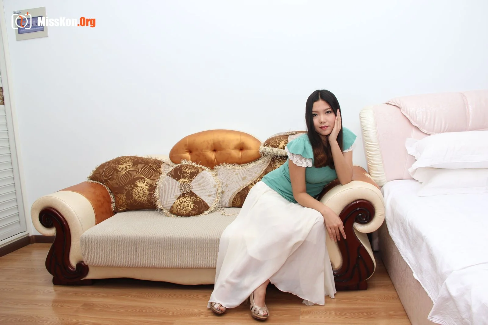 Nude photo set of Chinese model: Courtyard (2015-10-01) - Photo 16