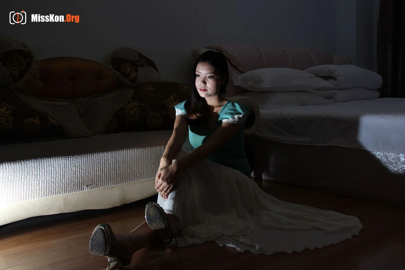 Nude photo set of Chinese model: Courtyard (2015-10-01) - Photo 3