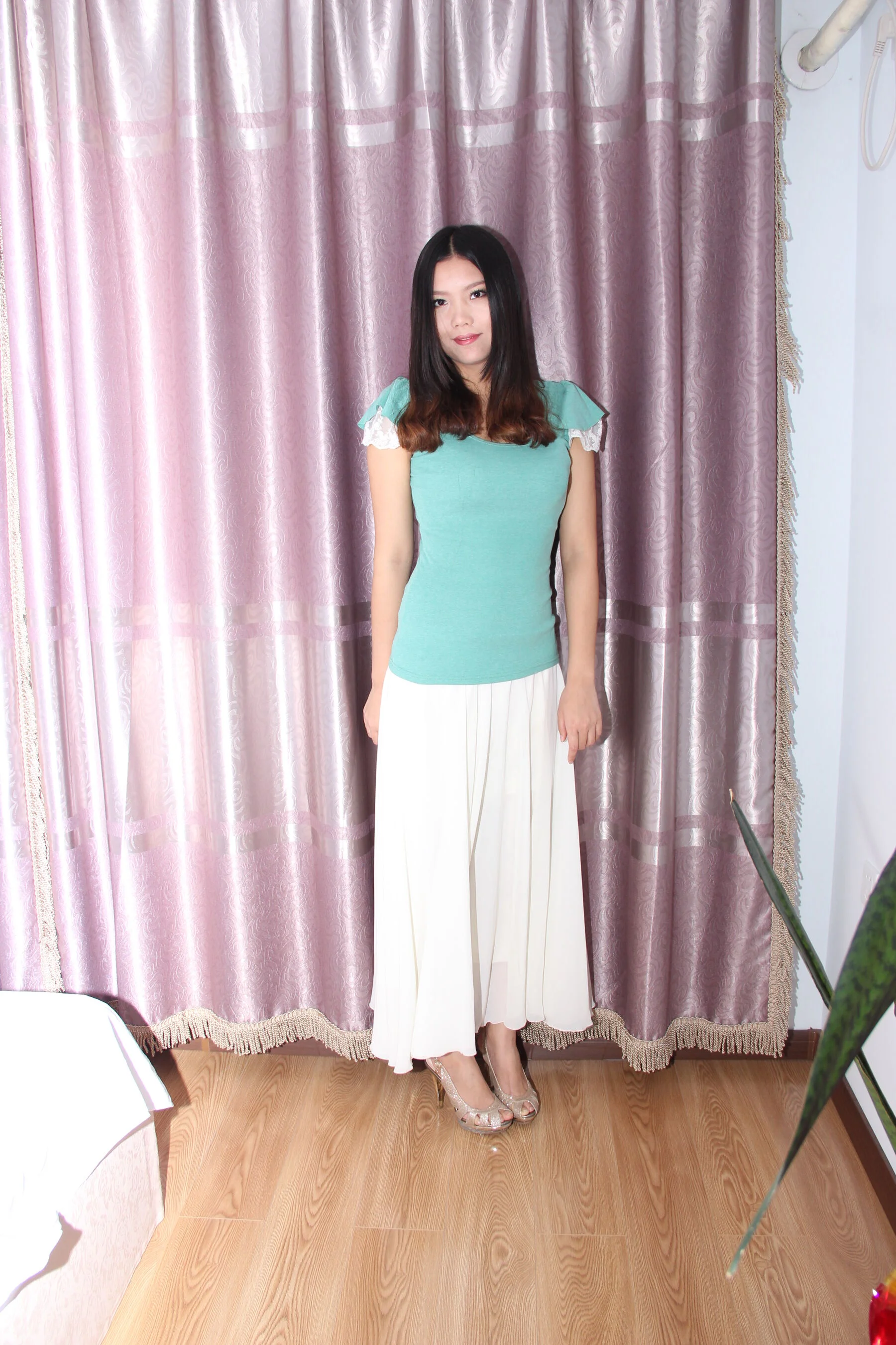 Nude photo set of Chinese model: Courtyard (2015-10-01)