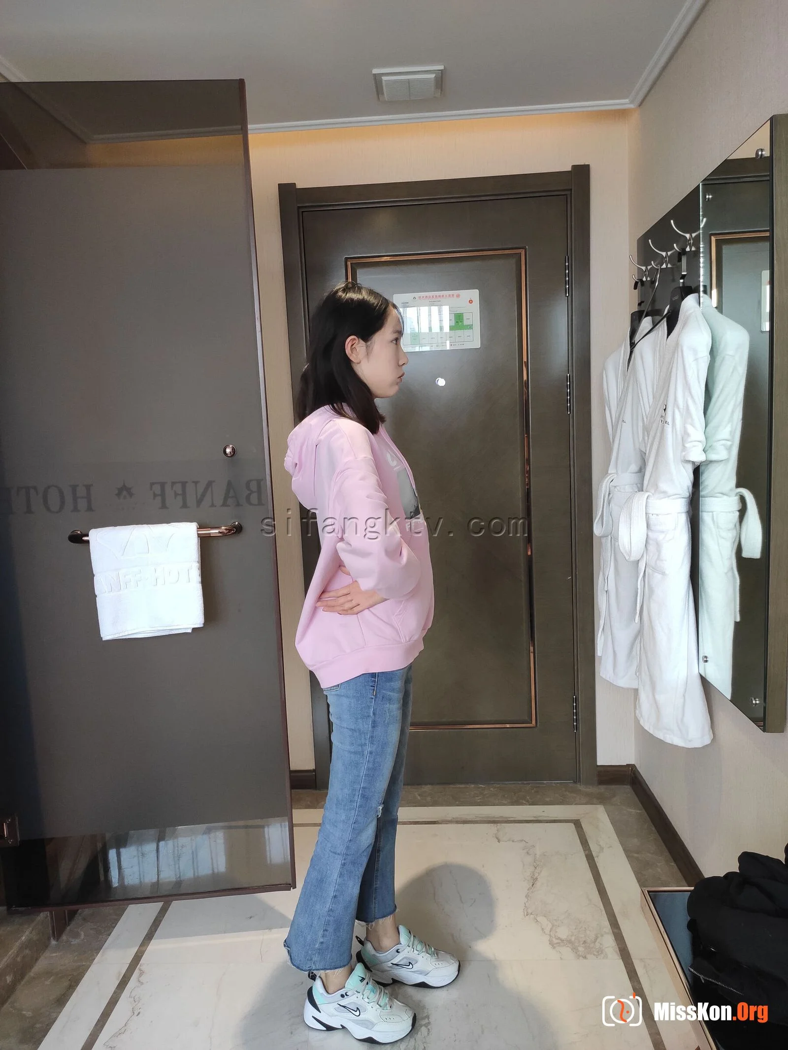 Nude photo set of Chinese model: Feifei (2019-09-12) - Photo 11