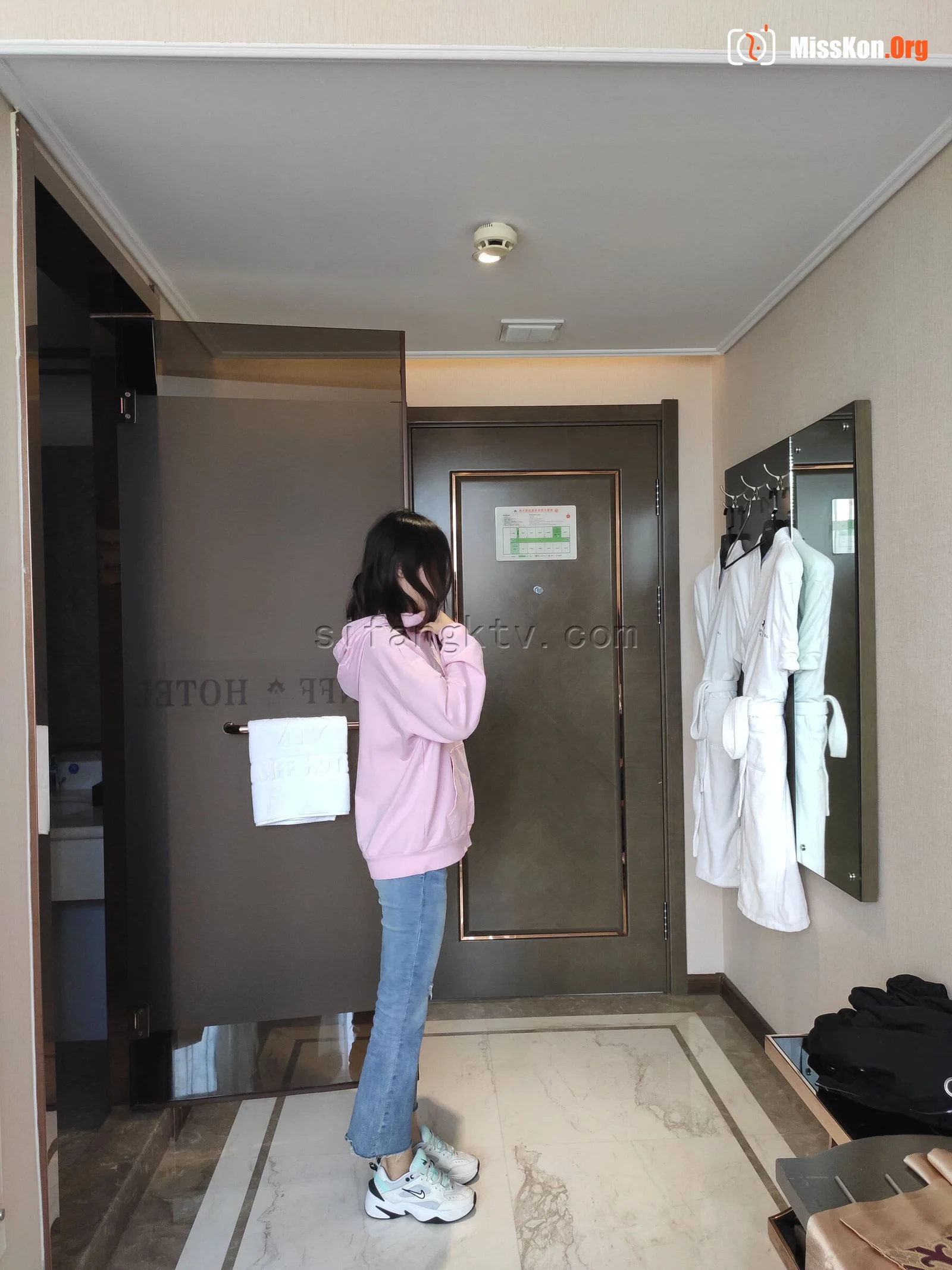 Nude photo set of Chinese model: Feifei (2019-09-12) - Photo 8