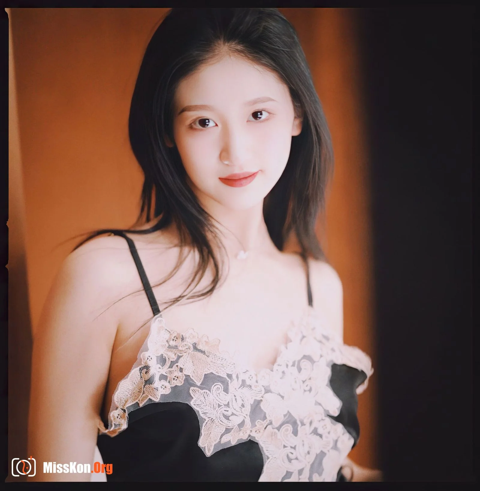 Nude photo set of Chinese model: Glowing - Photo 3