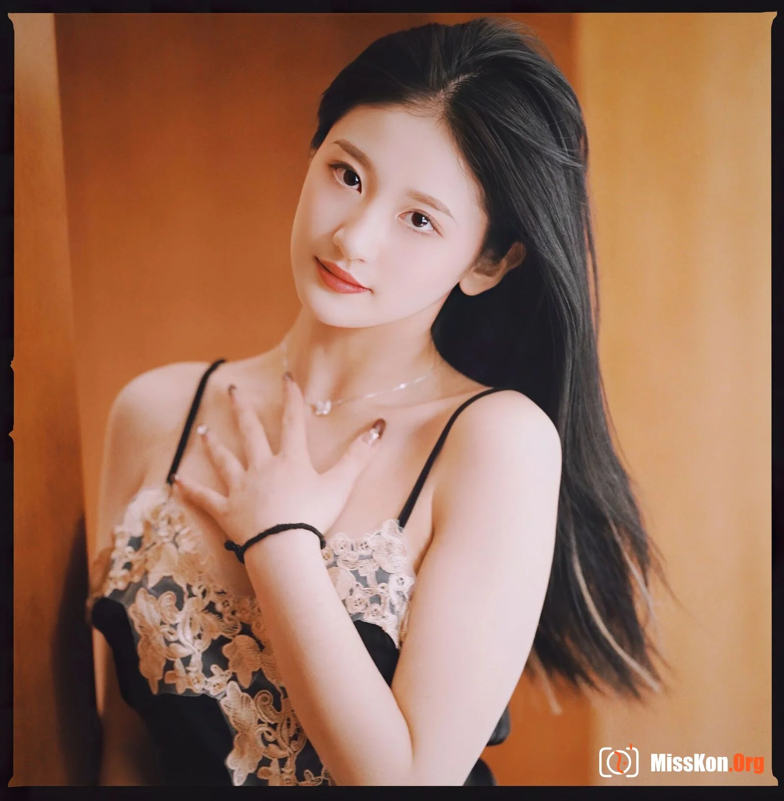 Nude photo set of Chinese model: Glowing - Photo 4