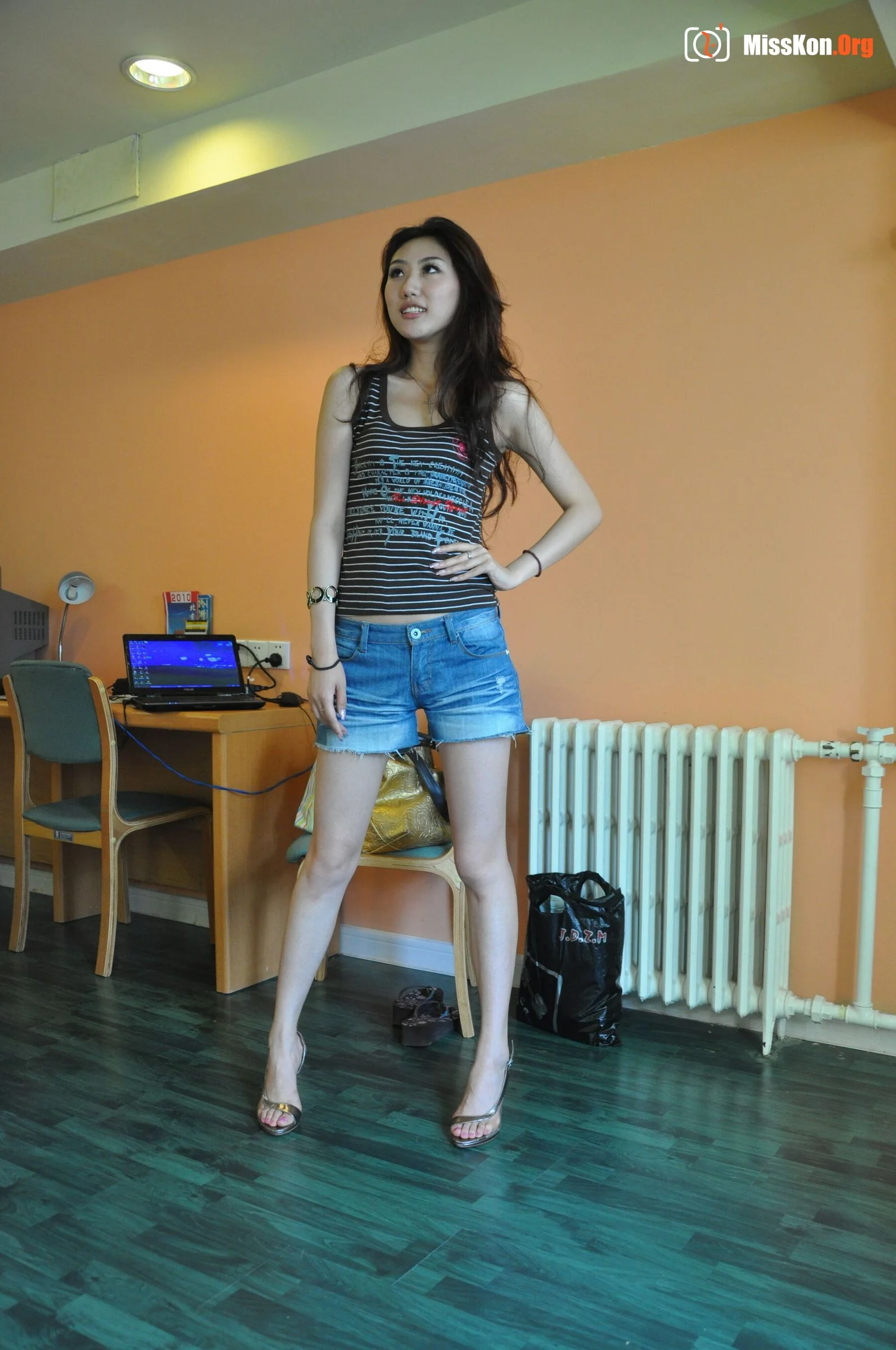 Nude photo set of Chinese model: Gong Rumin (2010-08-12) - Photo 13