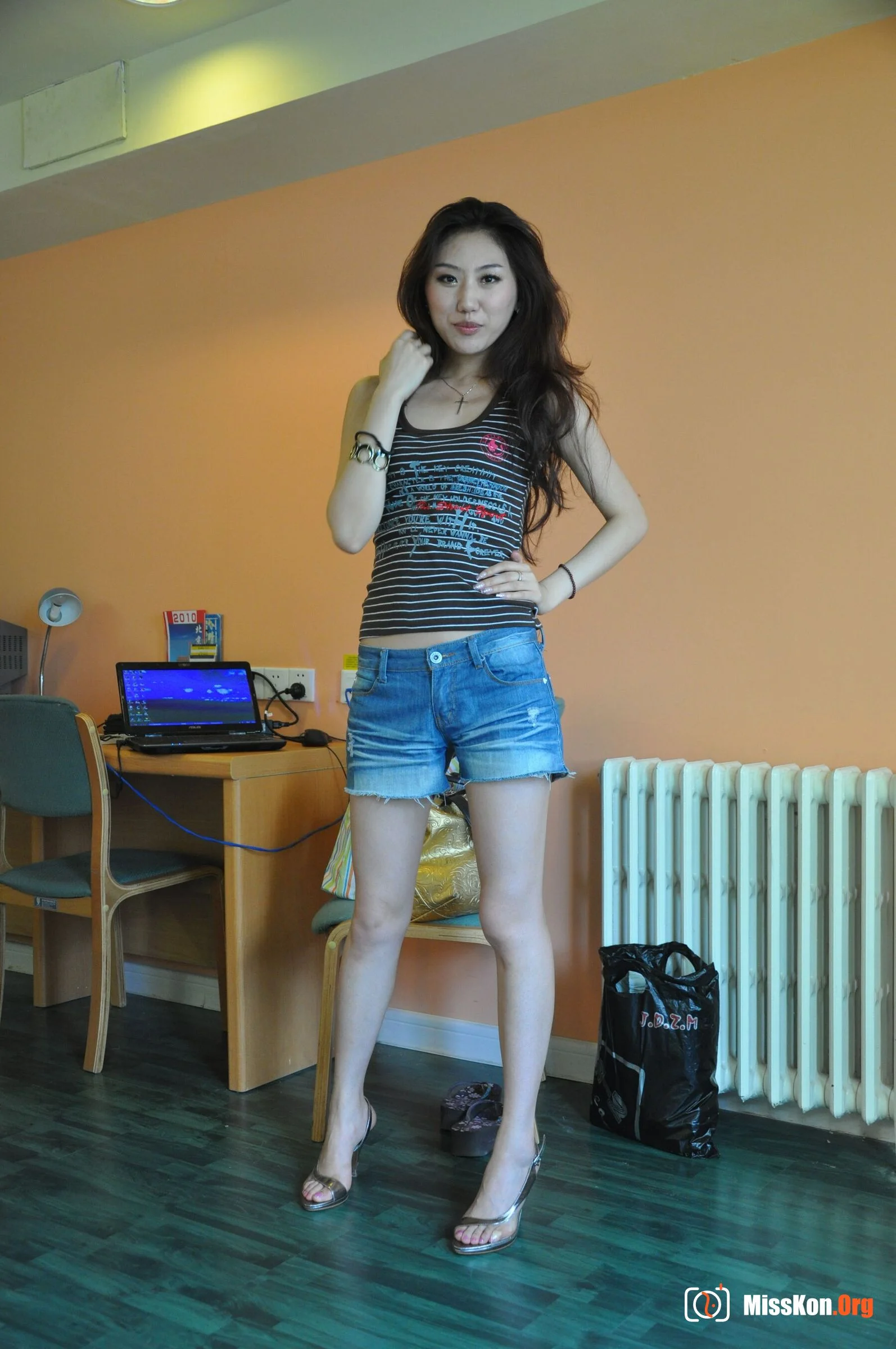 Nude photo set of Chinese model: Gong Rumin (2010-08-12) - Photo 3