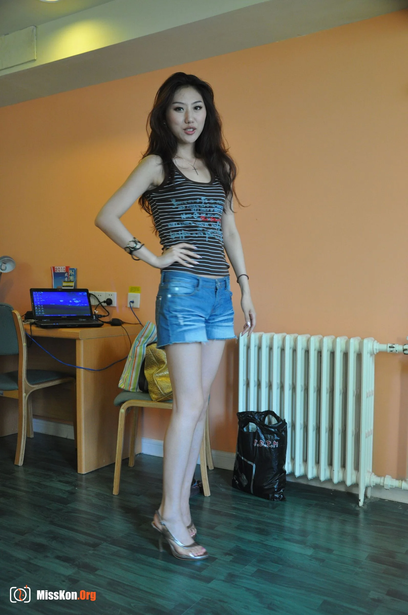 Nude photo set of Chinese model: Gong Rumin (2010-08-12) - Photo 5