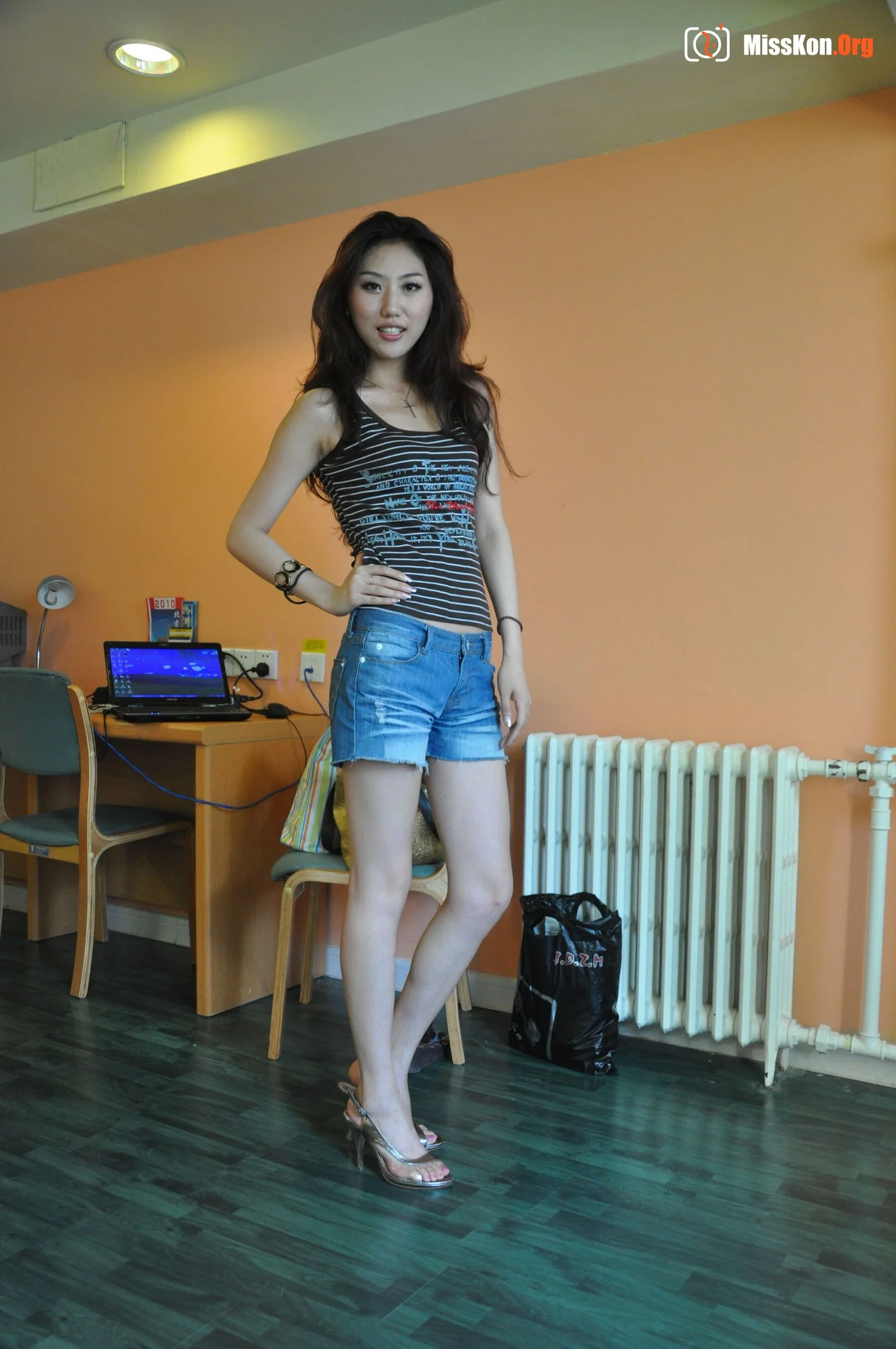 Nude photo set of Chinese model: Gong Rumin (2010-08-12) - Photo 6