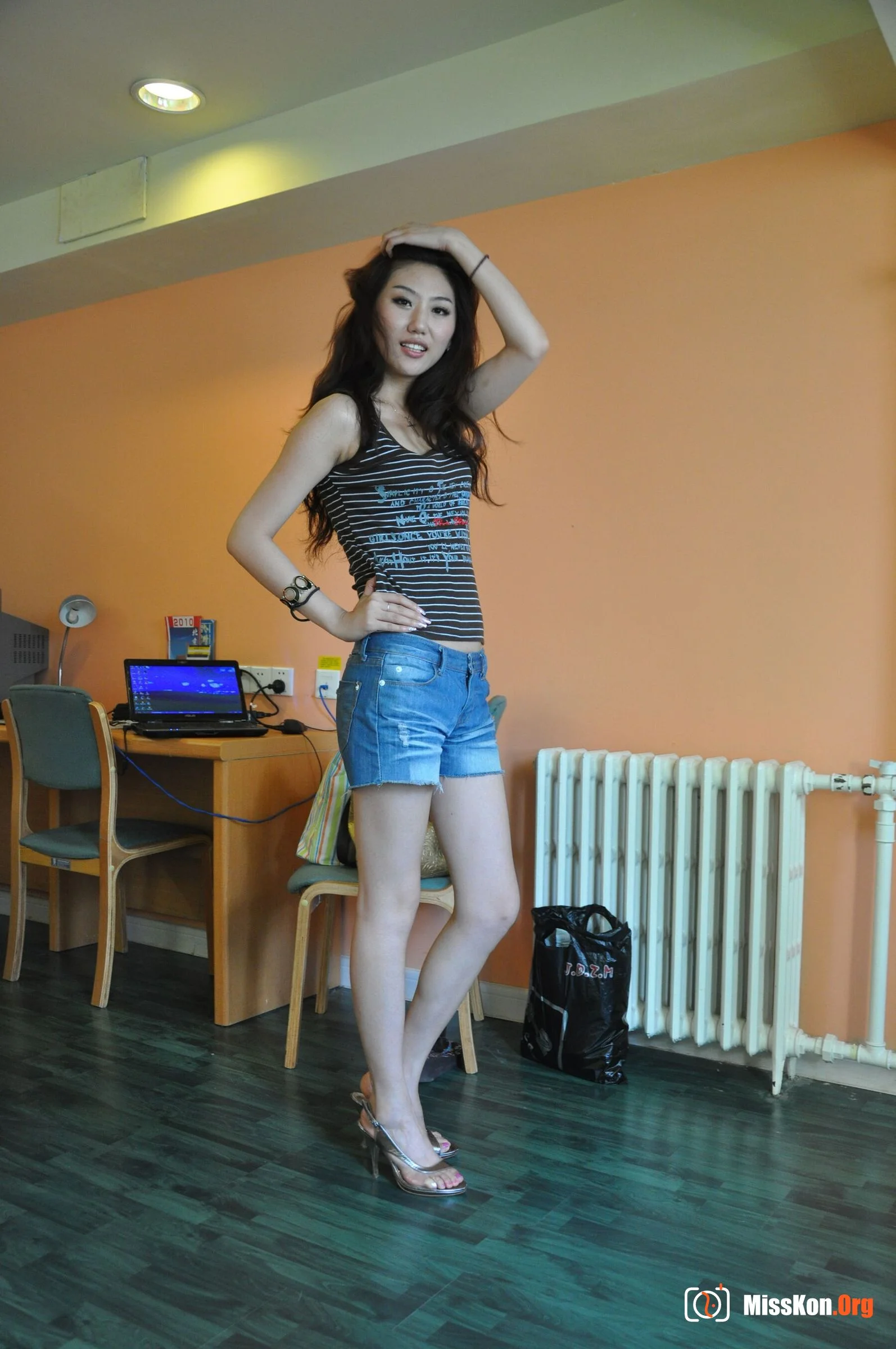 Nude photo set of Chinese model: Gong Rumin (2010-08-12) - Photo 8