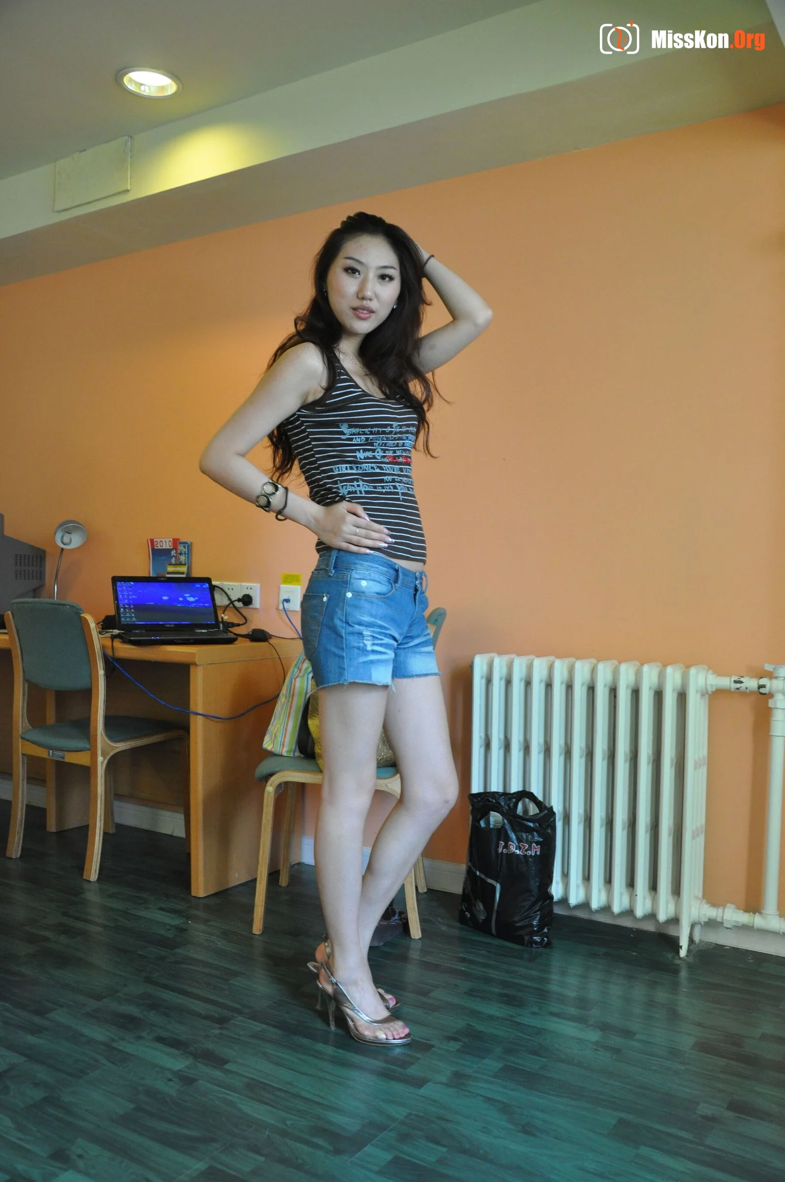Nude photo set of Chinese model: Gong Rumin (2010-08-12) - Photo 9