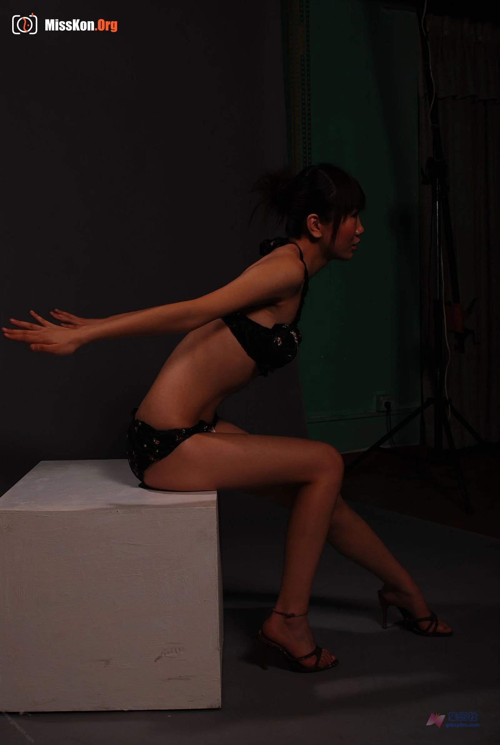 Nude photo set of Chinese model: Jiajia (2007-04-28) - Photo 11