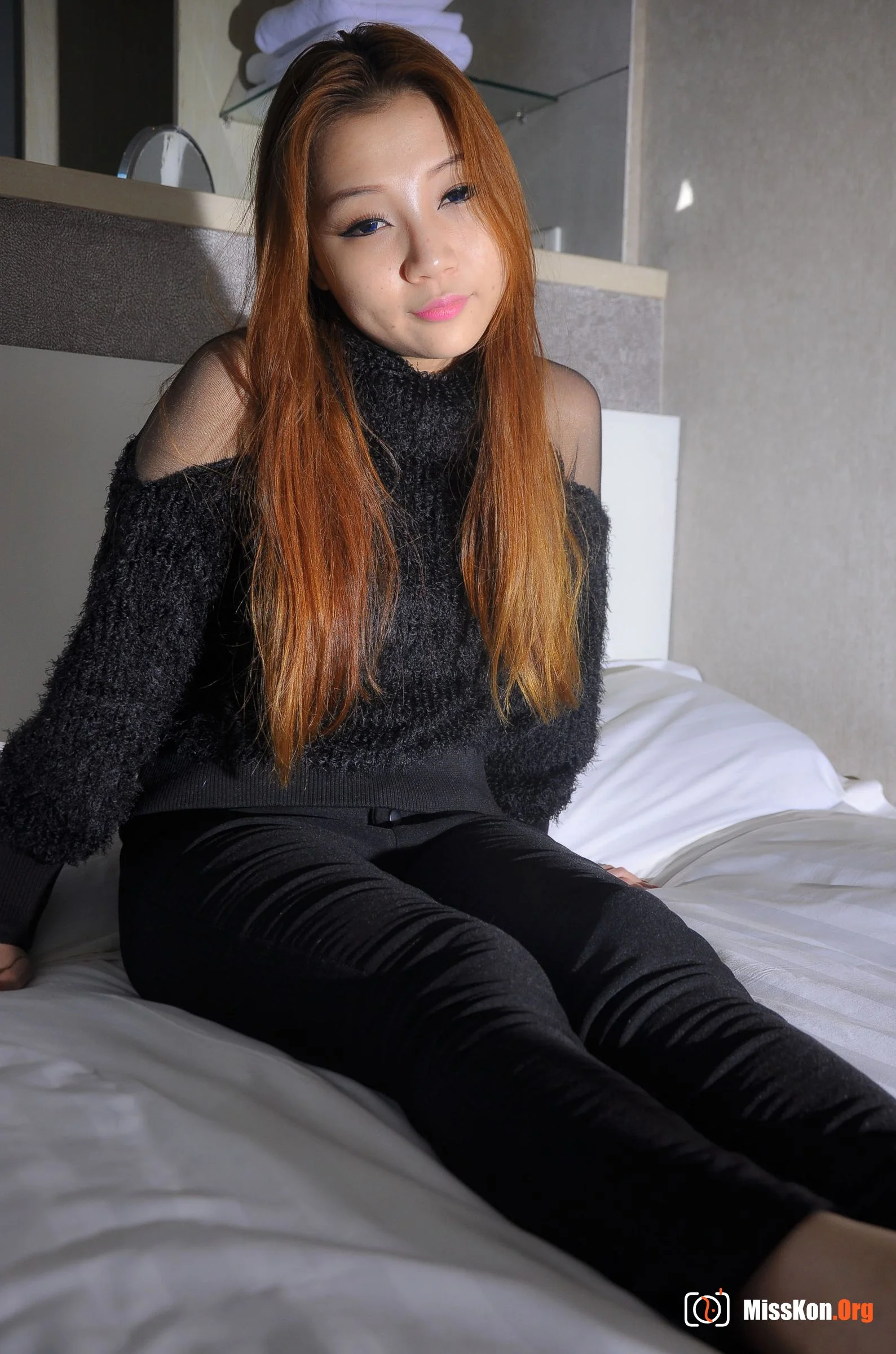 Nude photo set of Chinese model: Joan Joon (2013-11-24) - Photo 2