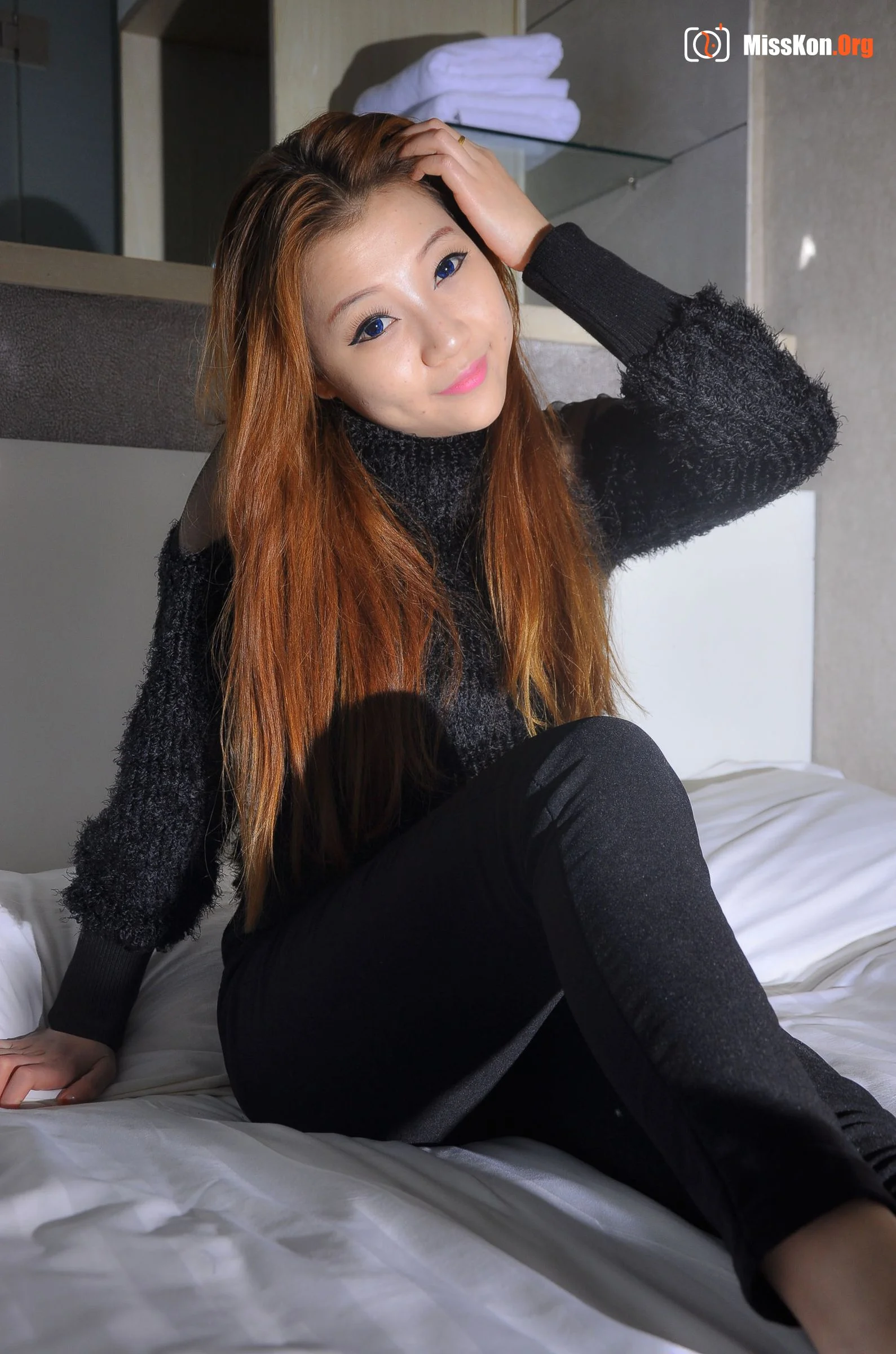 Nude photo set of Chinese model: Joan Joon (2013-11-24) - Photo 4