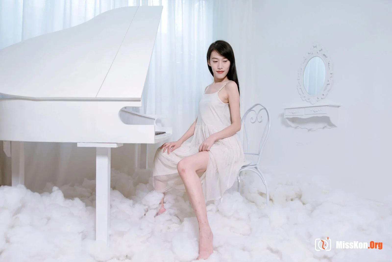 Nude photo set of Chinese model: Laura (2017-01-09) - Photo 2