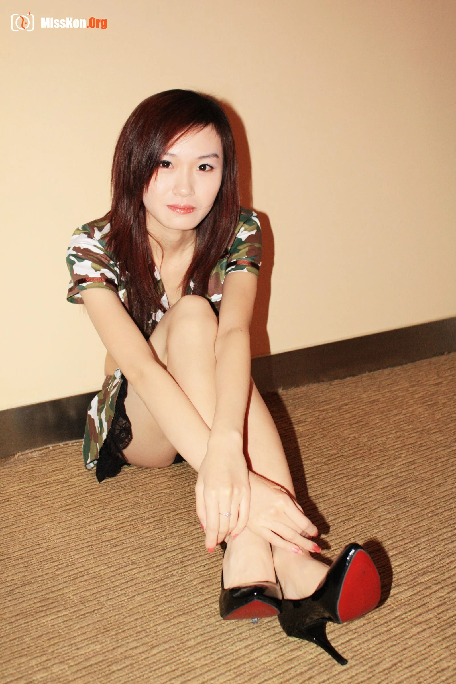 Nude photo set of Chinese model: Less than - Photo 14