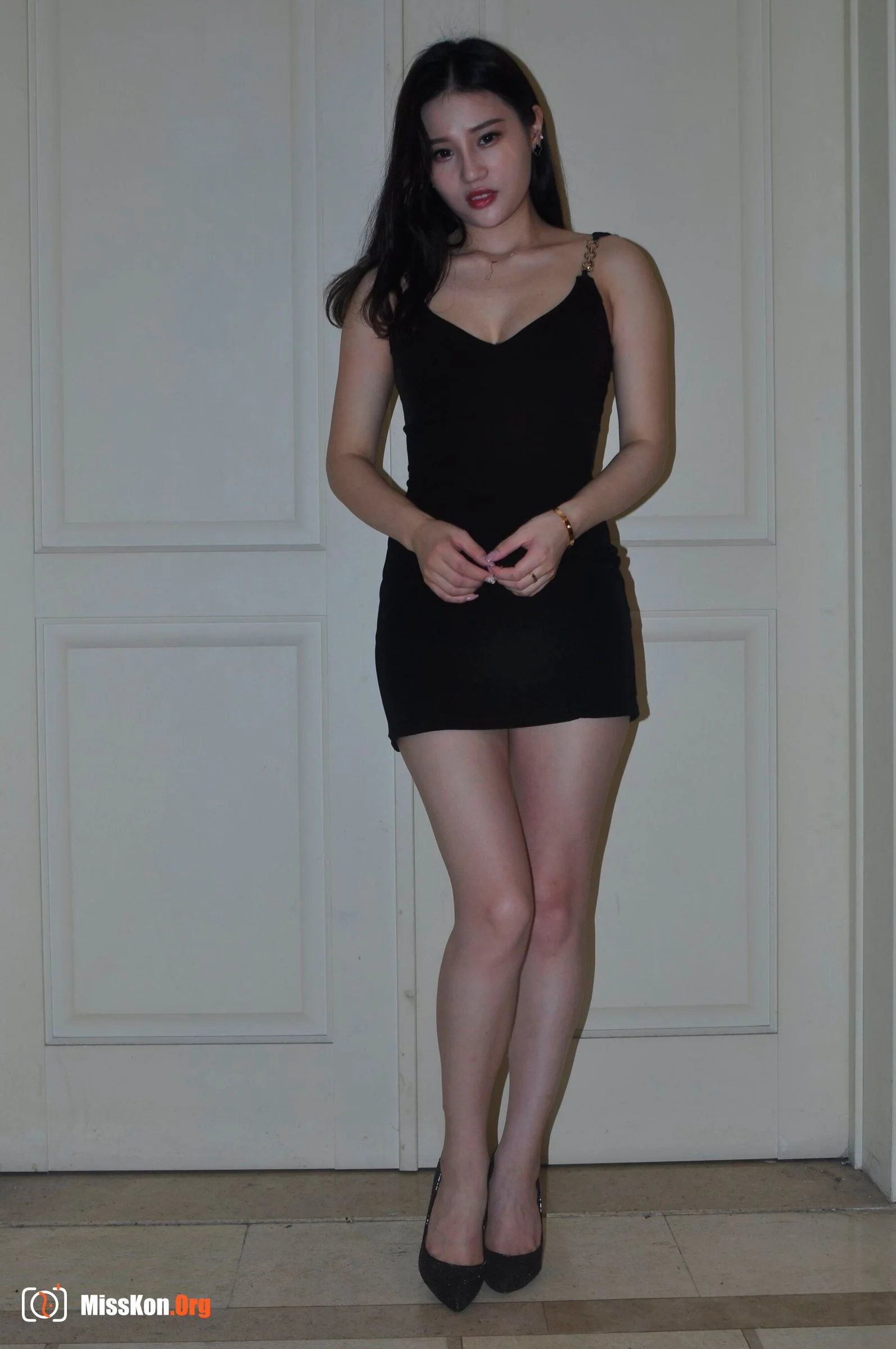 Nude photo set of Chinese model: Lili (2018-06-28) - Photo 4