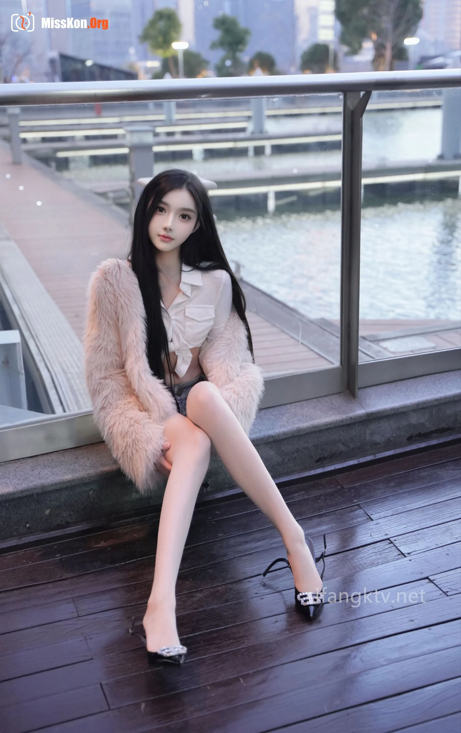 Nude photo set of Chinese model: Long Xuer - Photo 10