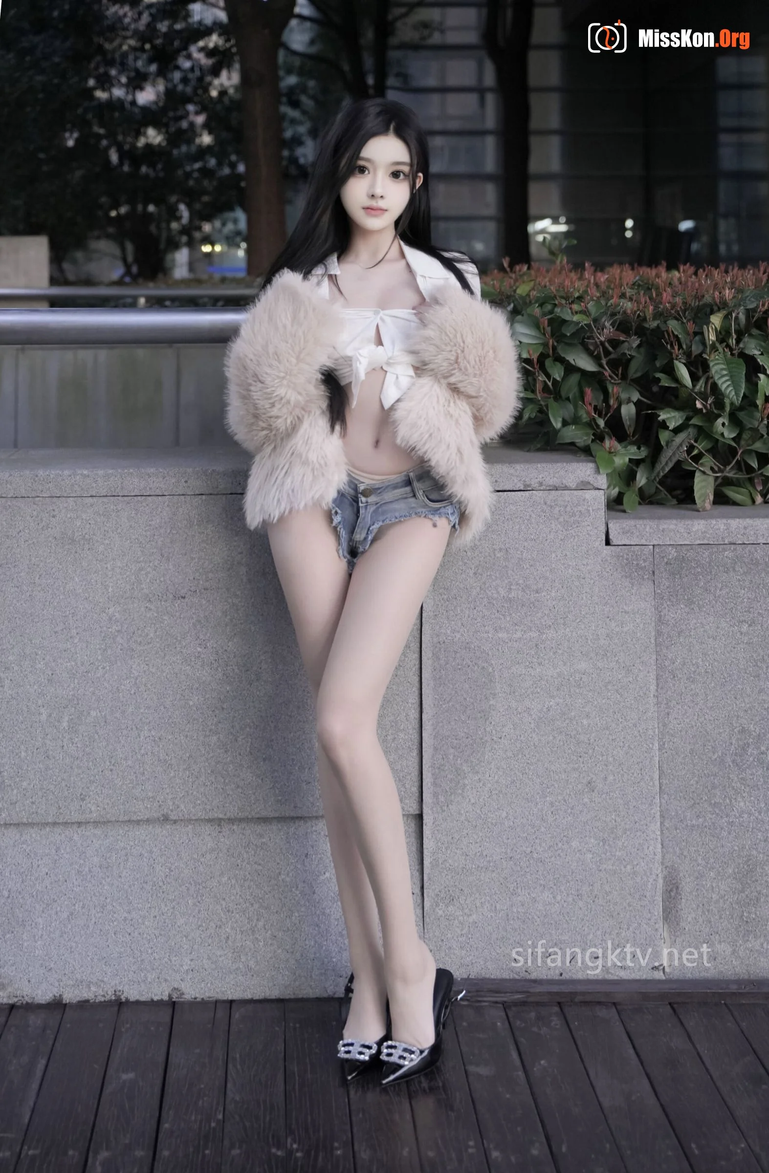Nude photo set of Chinese model: Long Xuer - Photo 16