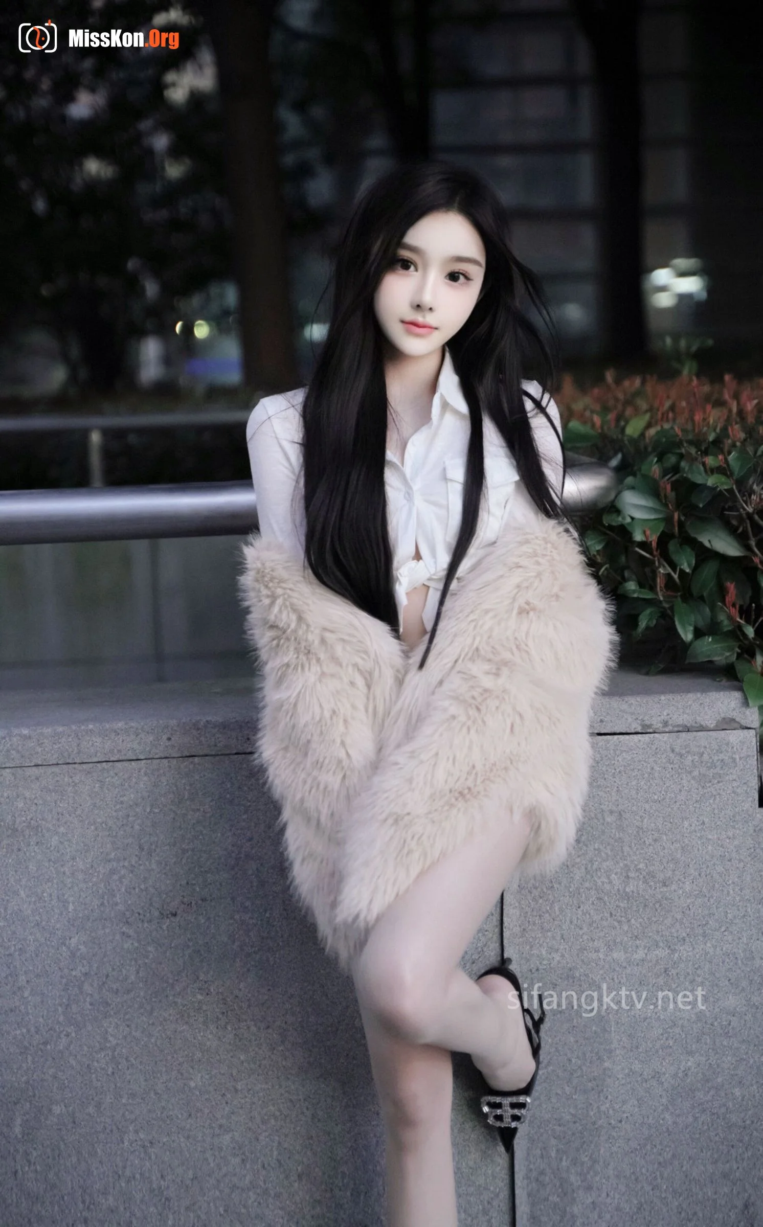 Nude photo set of Chinese model: Long Xuer - Photo 18